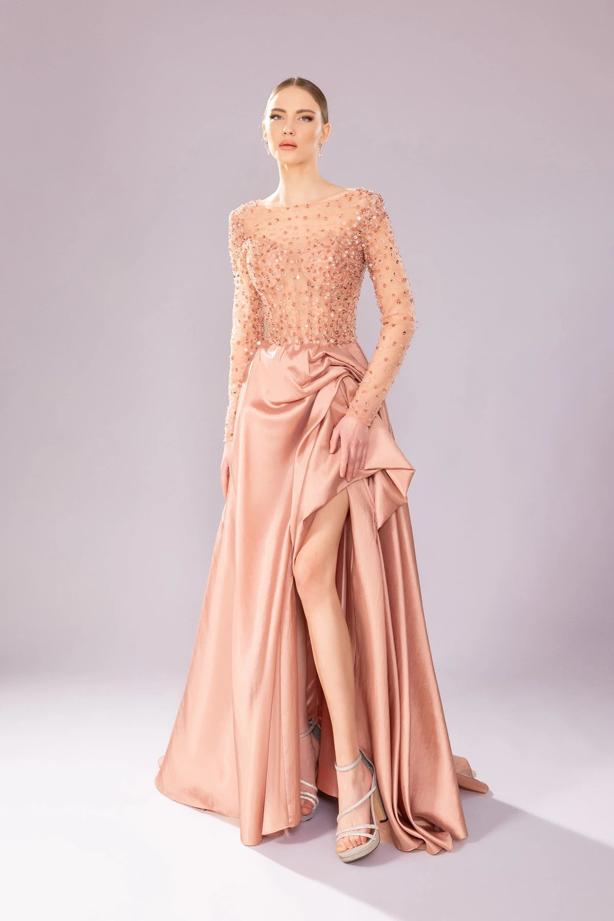 7062-İşleme Detaylı Yırtmaçlı Uzun Gece Elbise