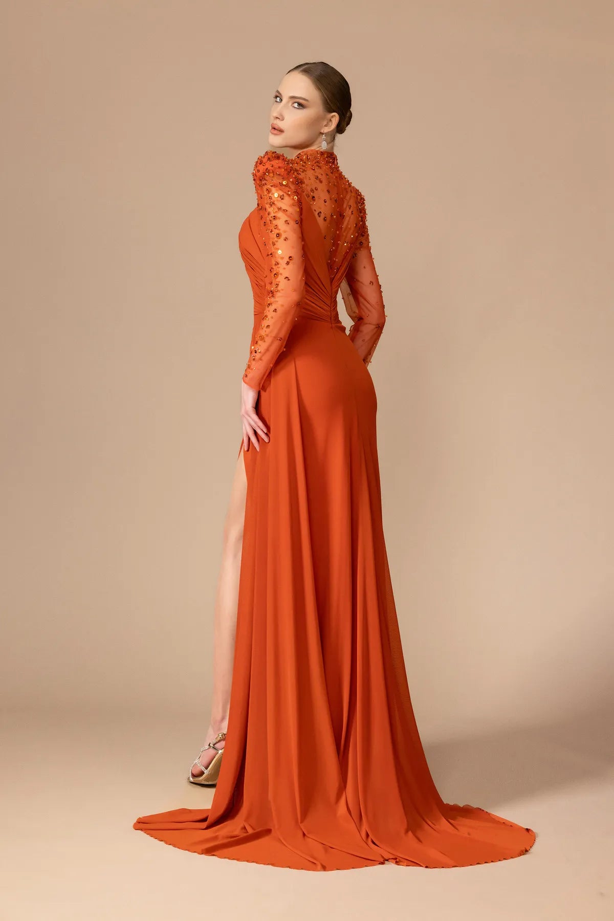 Transparan Uzun Kollu Yırtmaçlı Uzun Abiye Elbise 7065