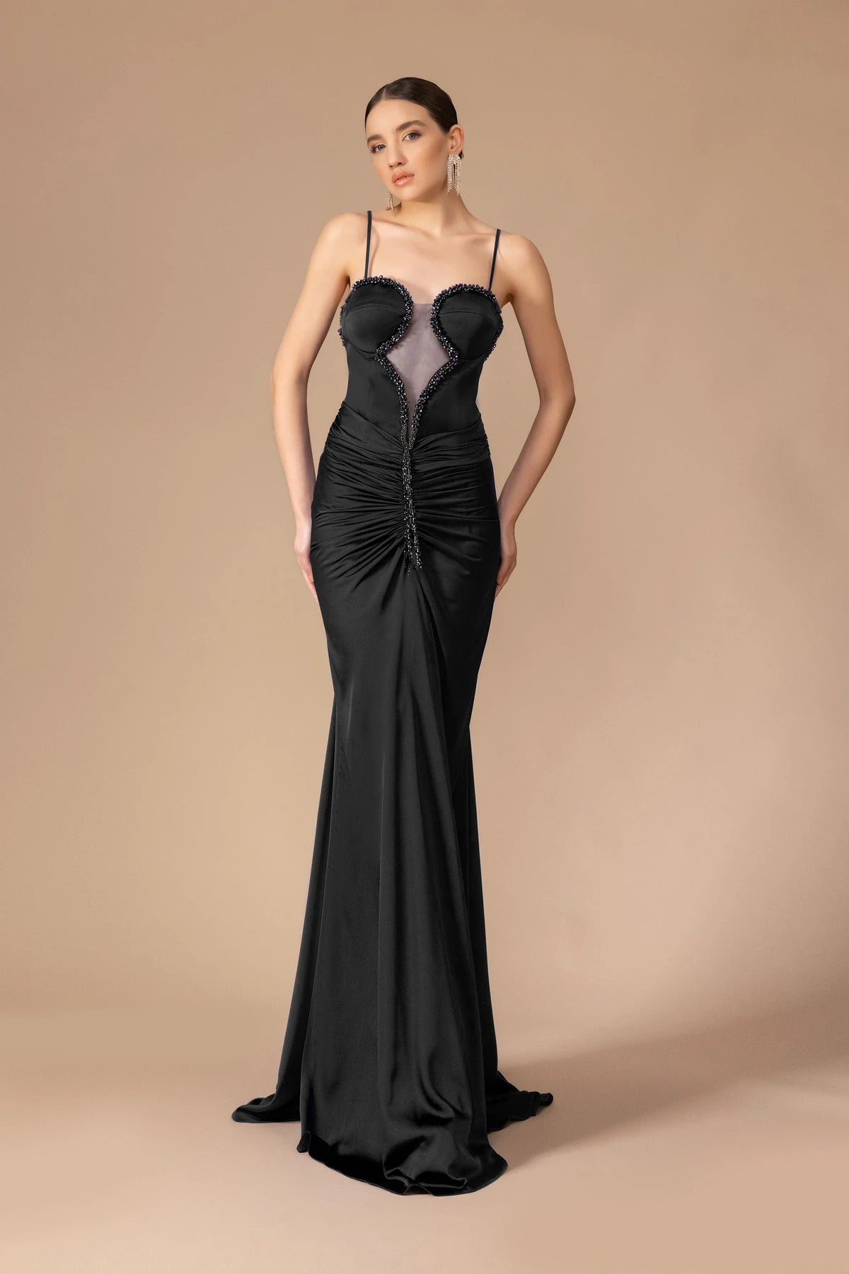 7078-Göğüs Dekolteli Askılı Drapeli Uzun Elbise