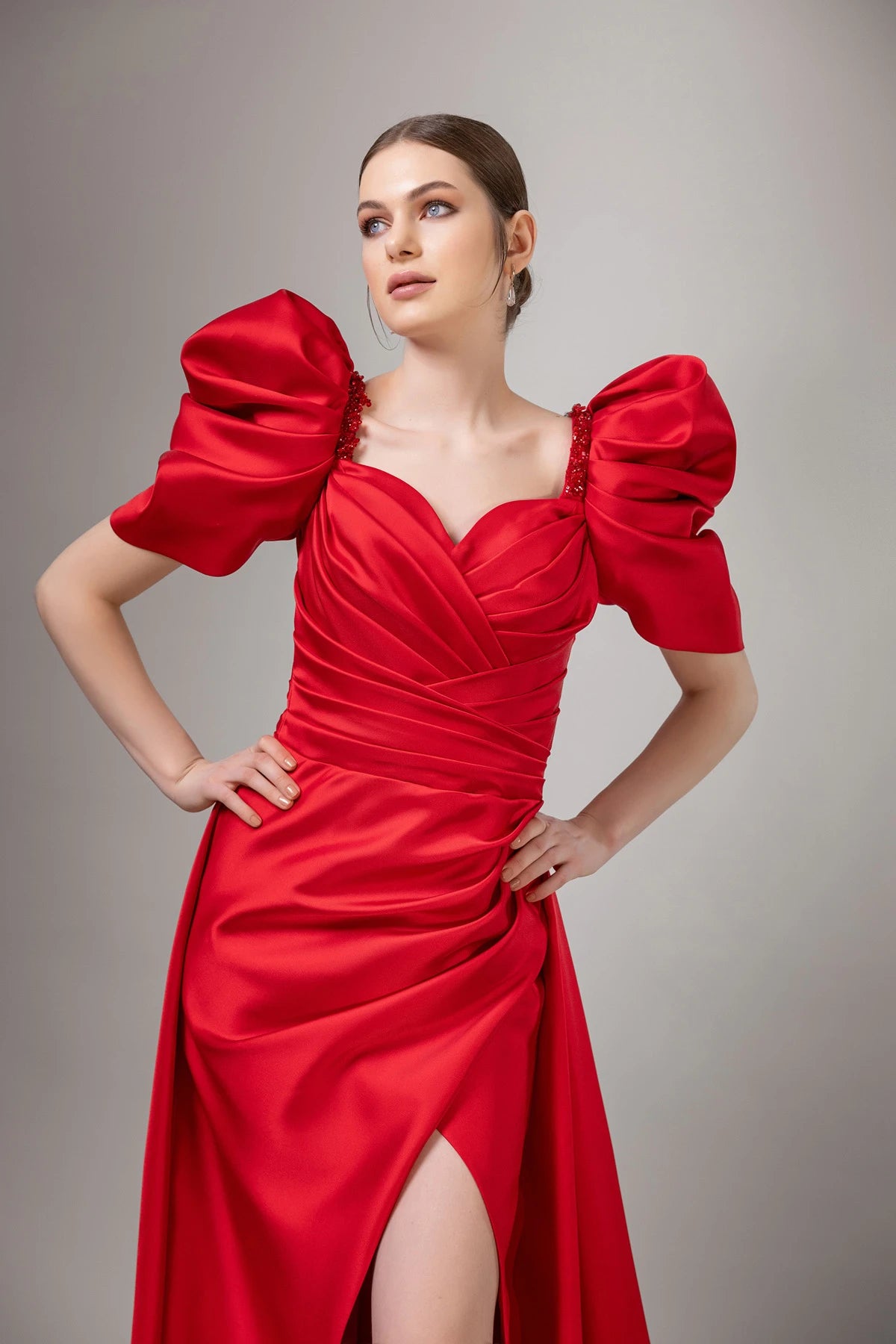 7094-Balon Kol Derin Yırtmaçlı Uzun Gece Elbise