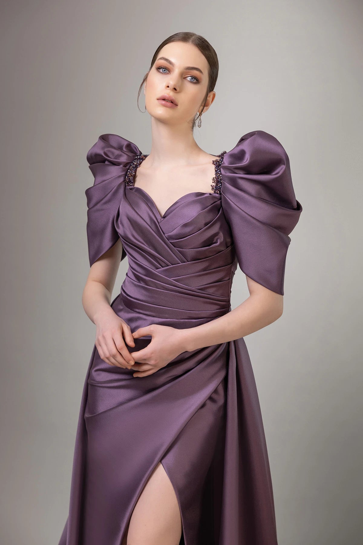 7094-Balon Kol Derin Yırtmaçlı Uzun Gece Elbise