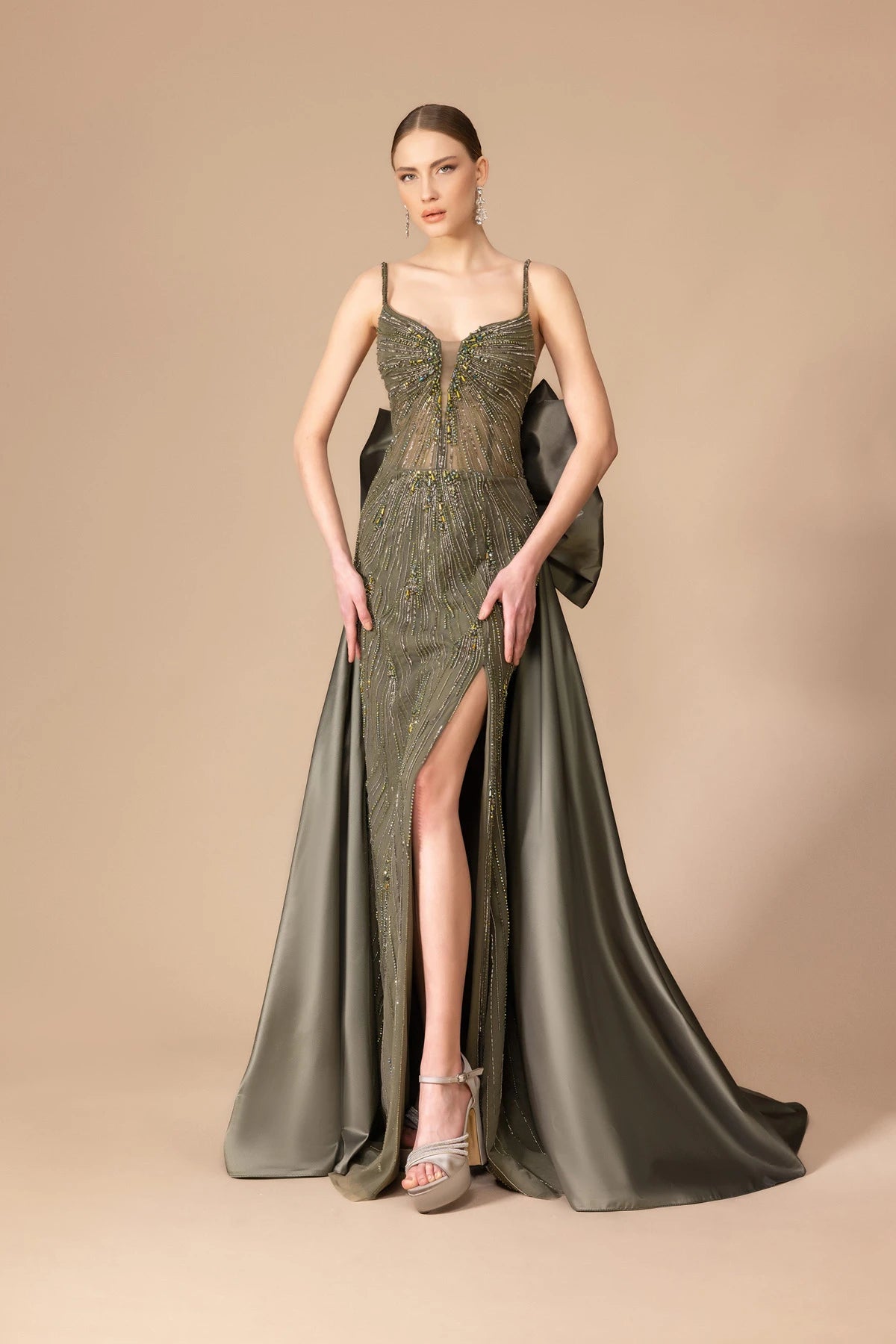 Askılı İşleme Kumaş Fiyonk Detaylı Uzun Elbise 7105