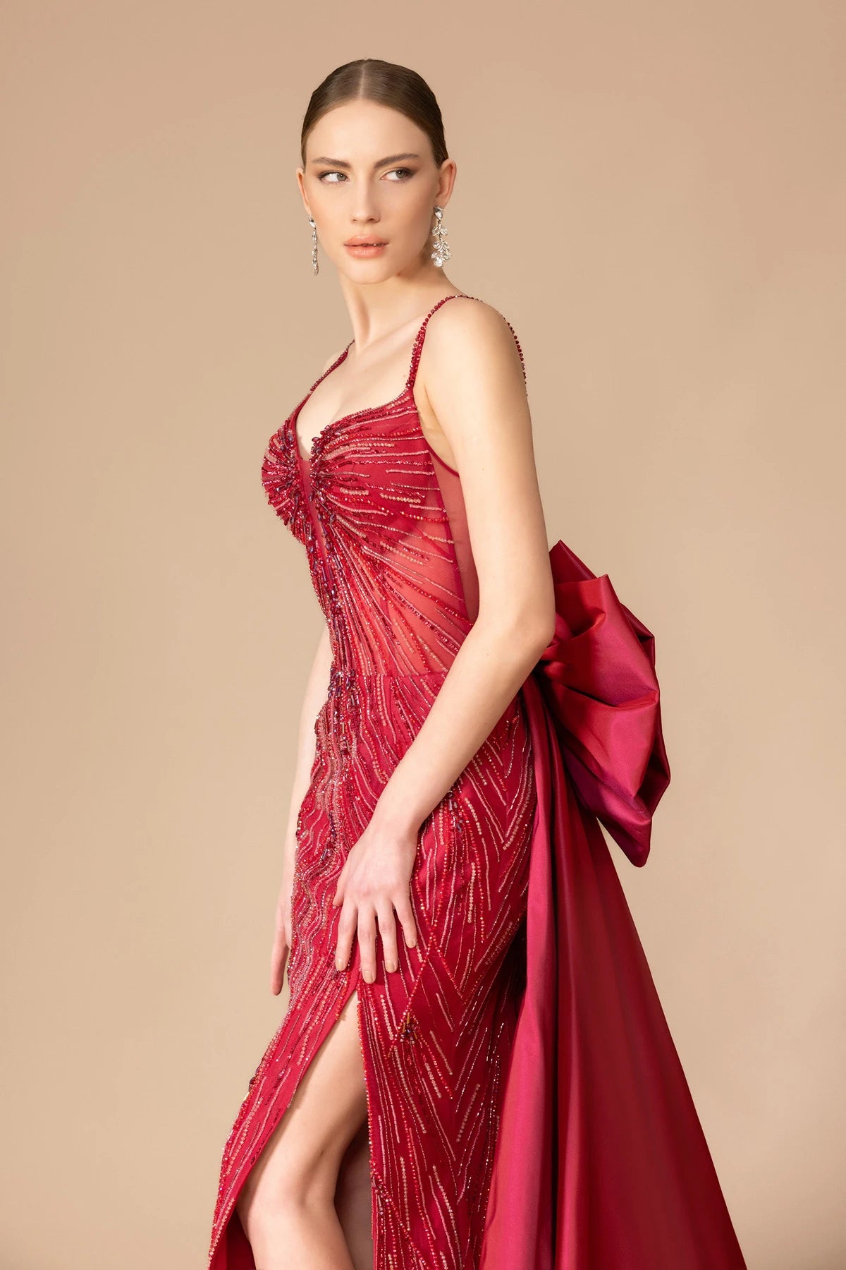 Askılı İşleme Kumaş Fiyonk Detaylı Uzun Elbise 7105