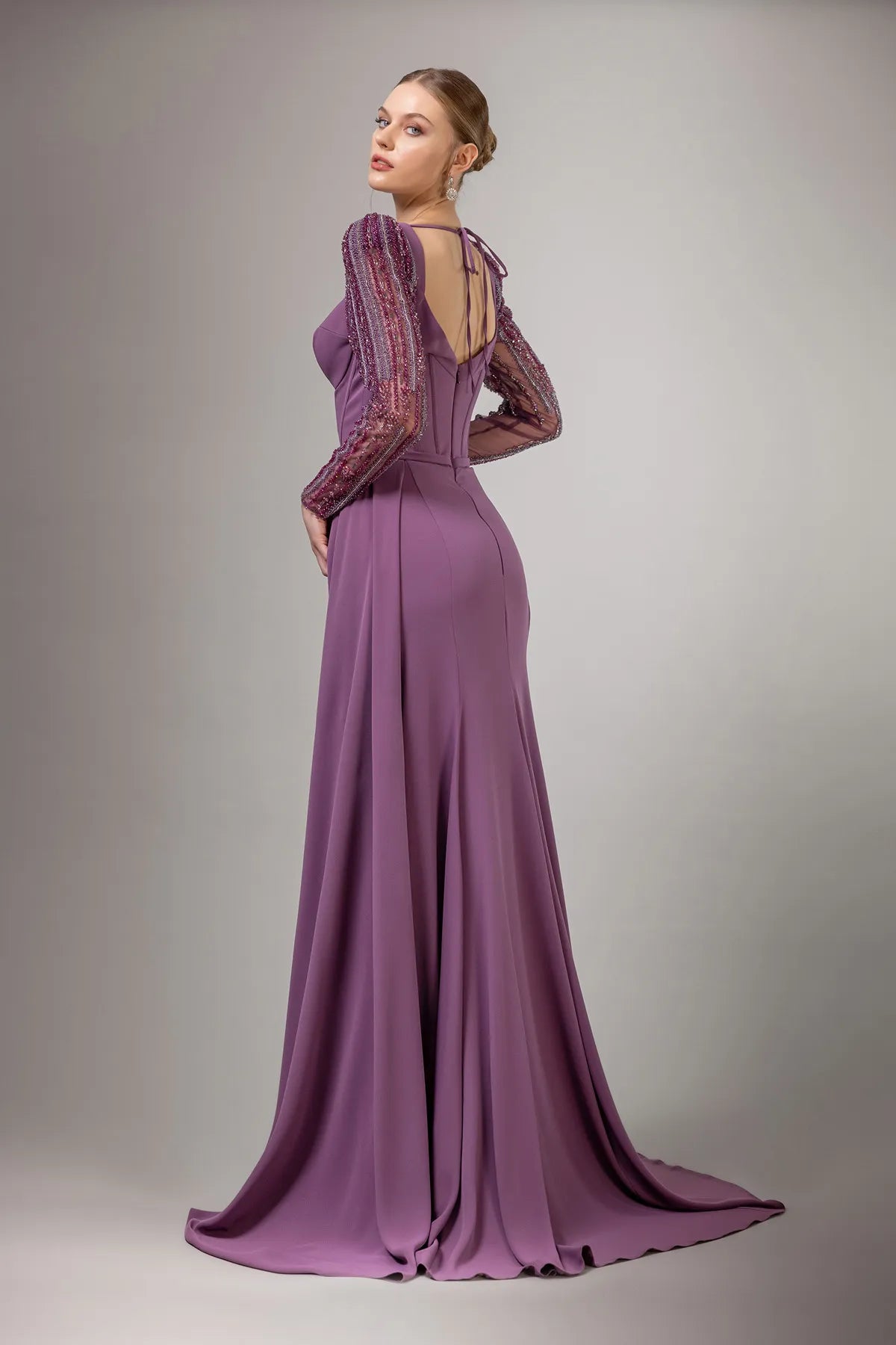 İşlemeli Uzun Kollu Yırtmaçlı Uzun Elbise 7107