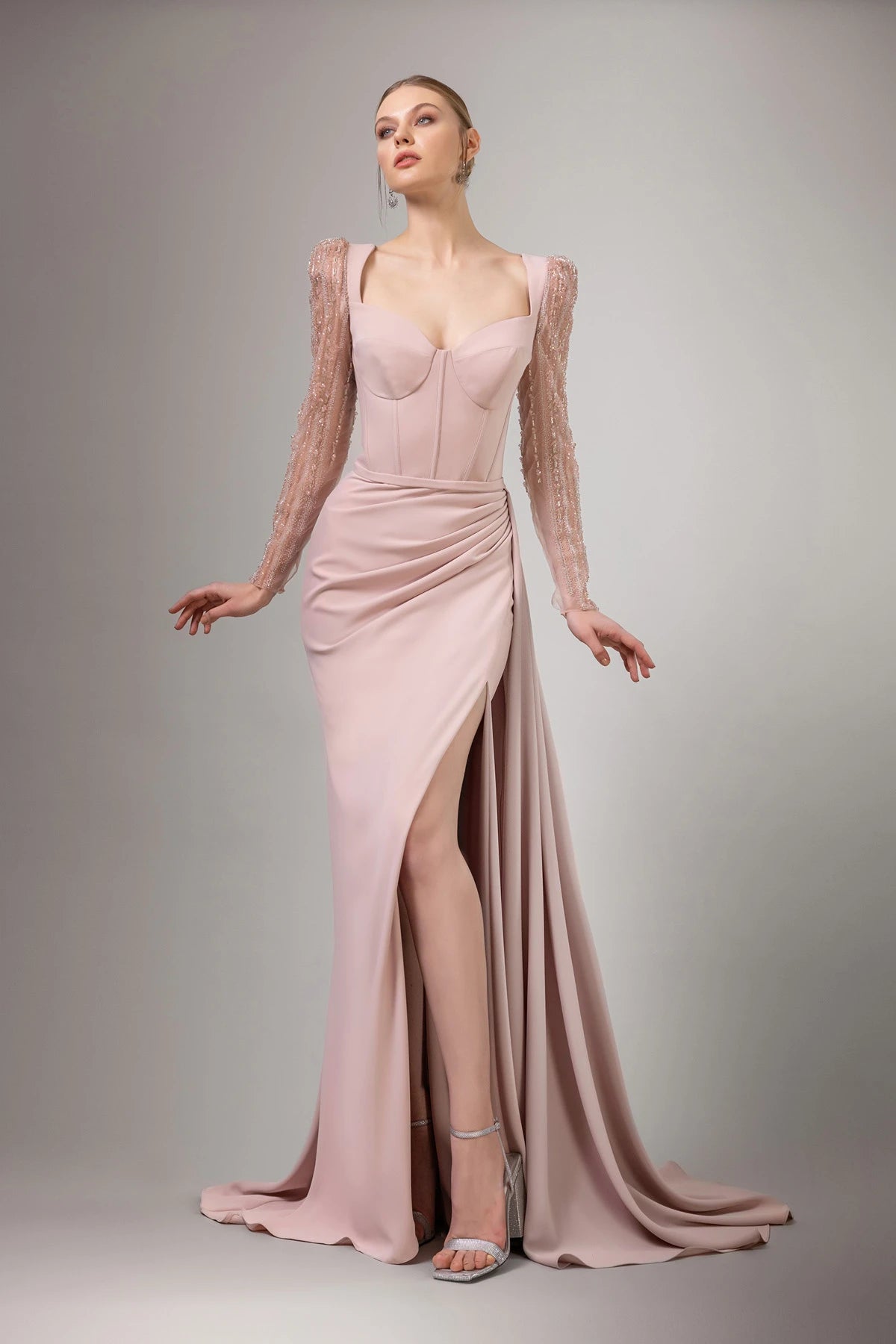 İşlemeli Uzun Kollu Yırtmaçlı Uzun Elbise 7107