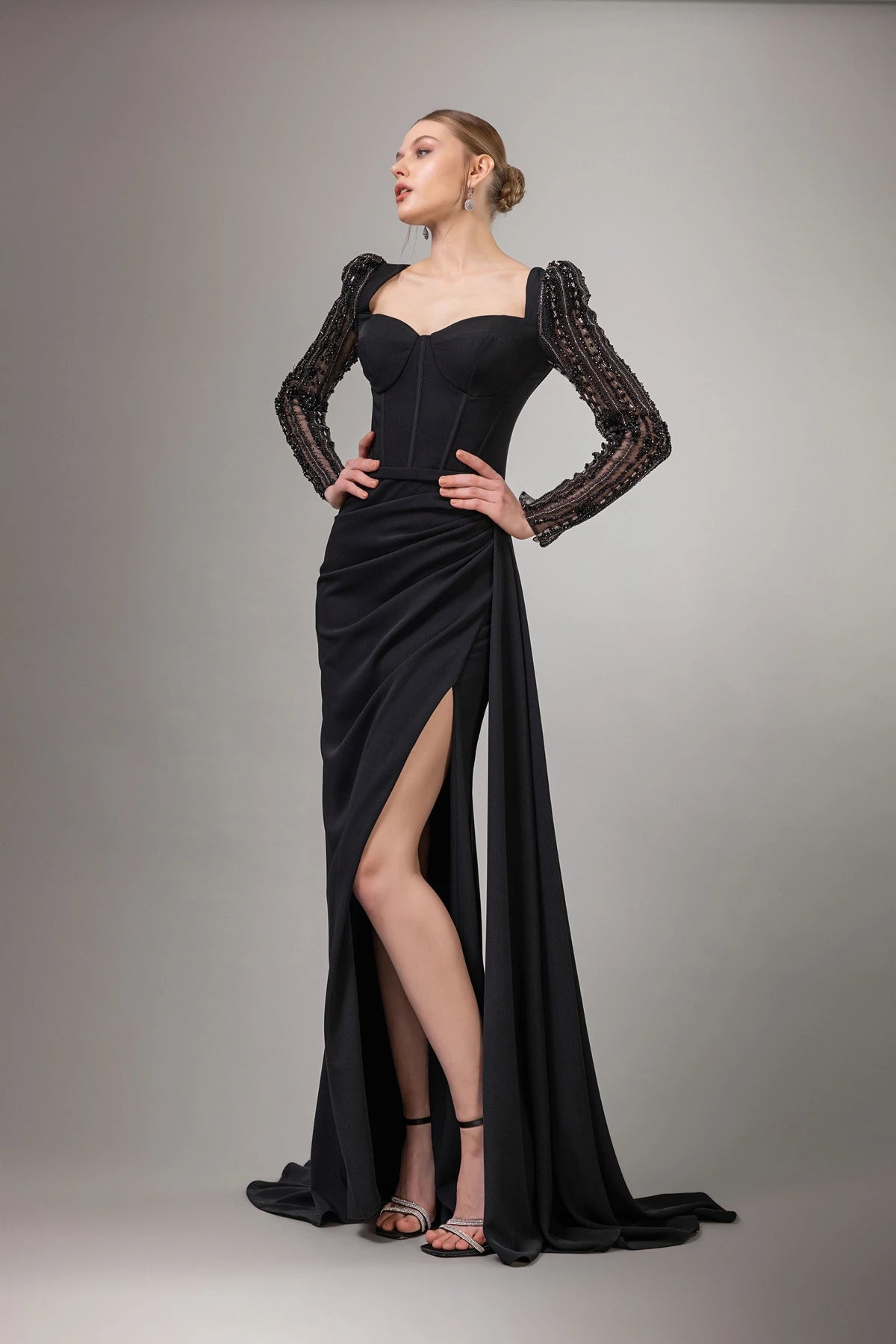 İşlemeli Uzun Kollu Yırtmaçlı Uzun Elbise 7107