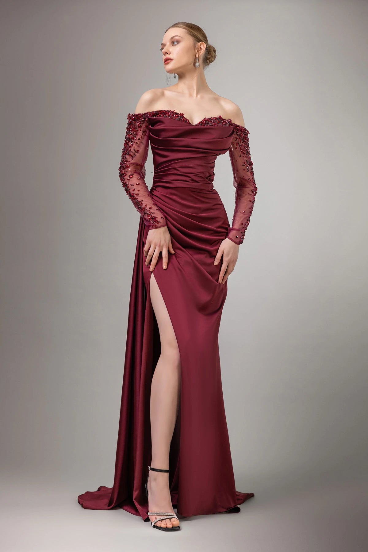 7108-Düşük Transparan Kollu Derin Yırtmaçlı Uzun Elbise