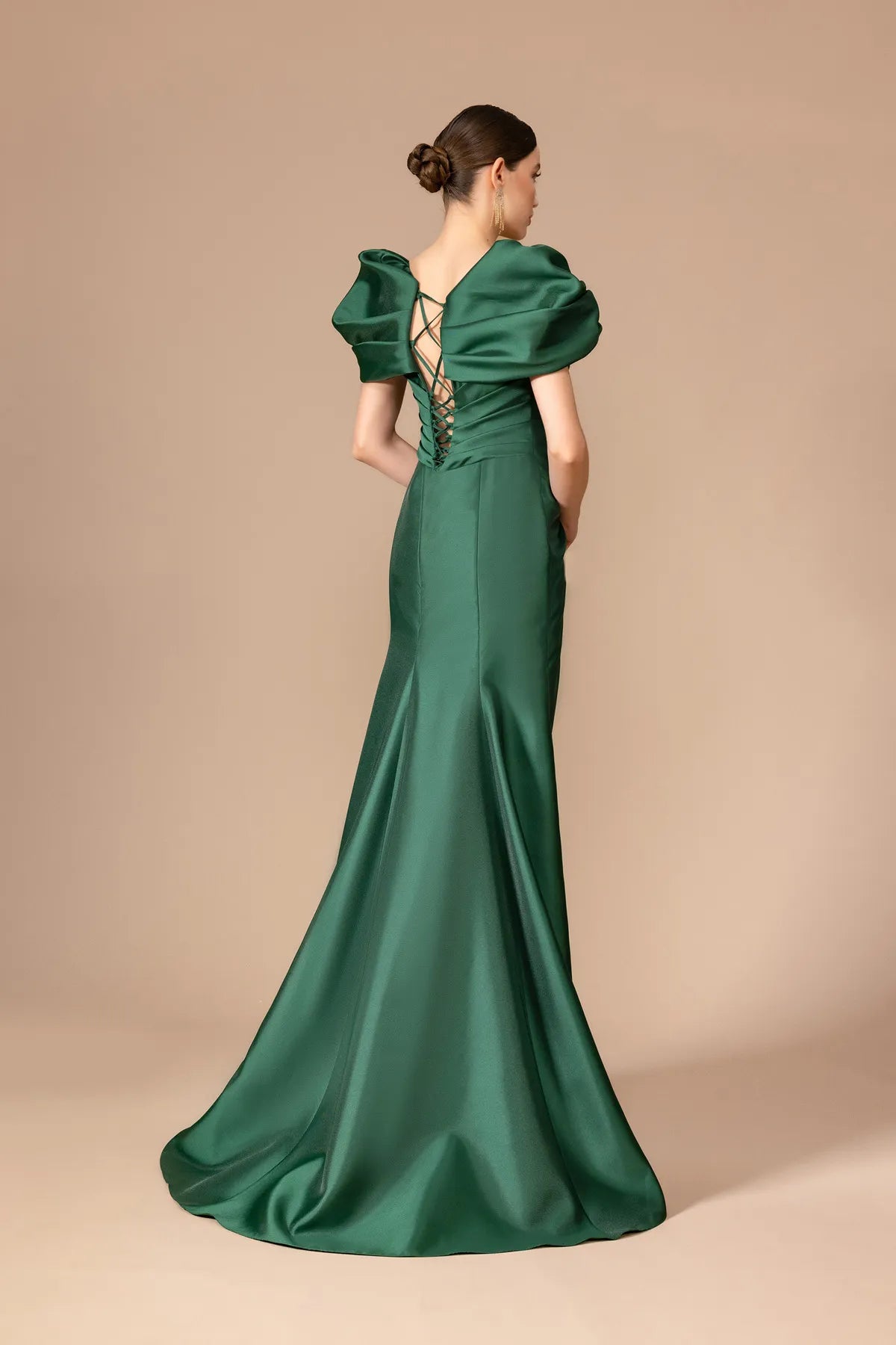 7122-Yaka İşleme Detaylı Yırtmaçlı Uzun Elbise