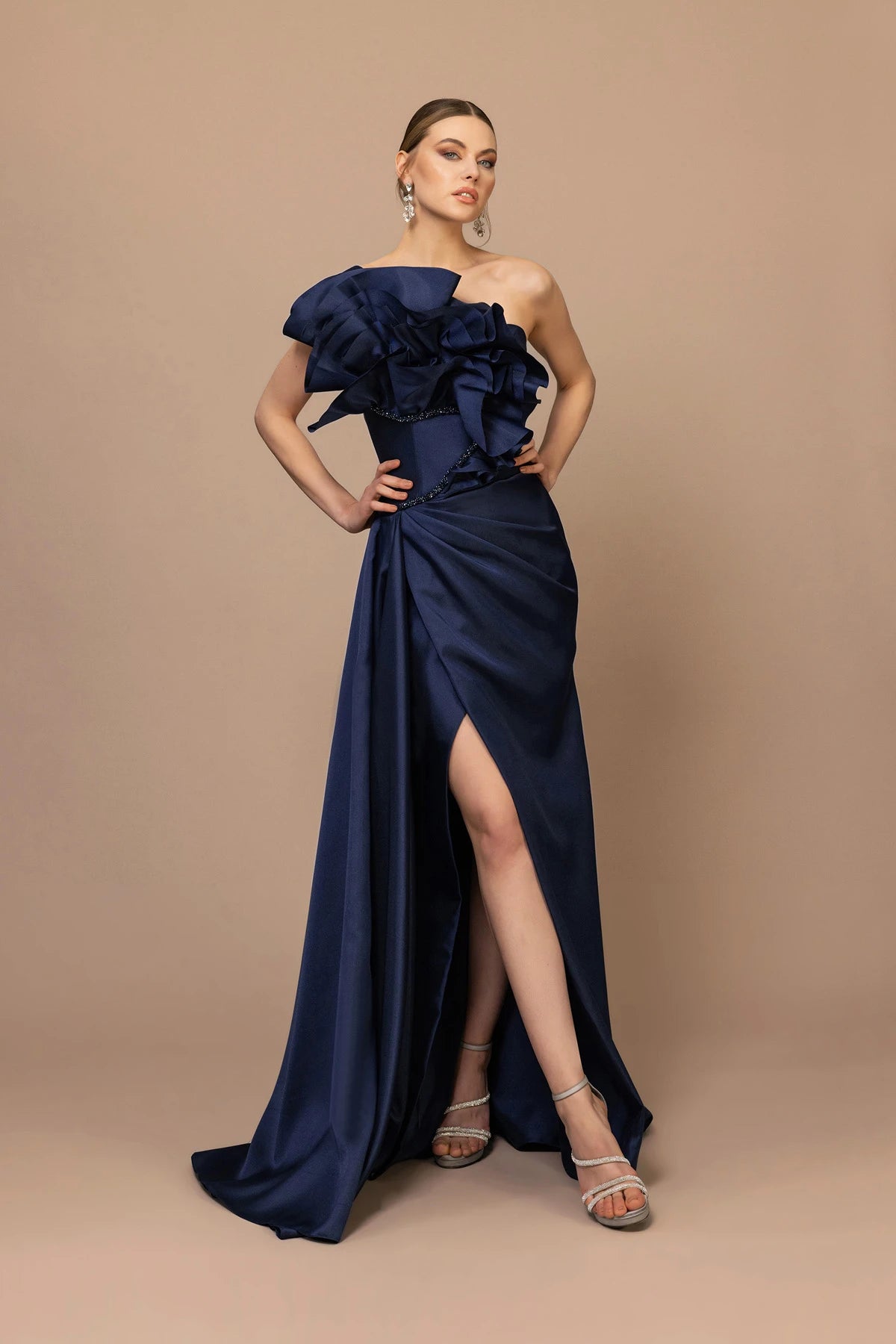 Fırfır Detaylı Yırtmaçlı Uzun Abiye 7147