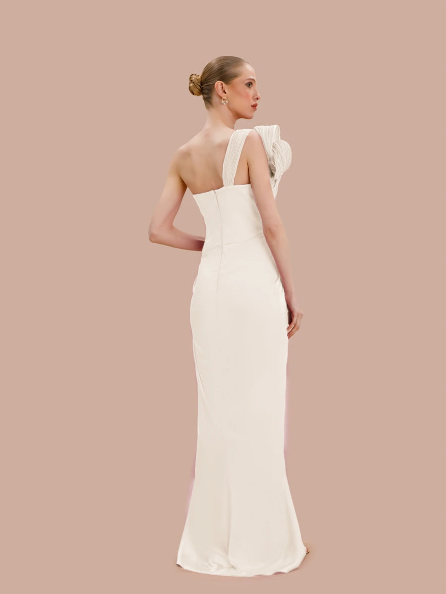 7157-Tek Omuz Drapeli Yırtmaçlı Uzun Abiye Elbise