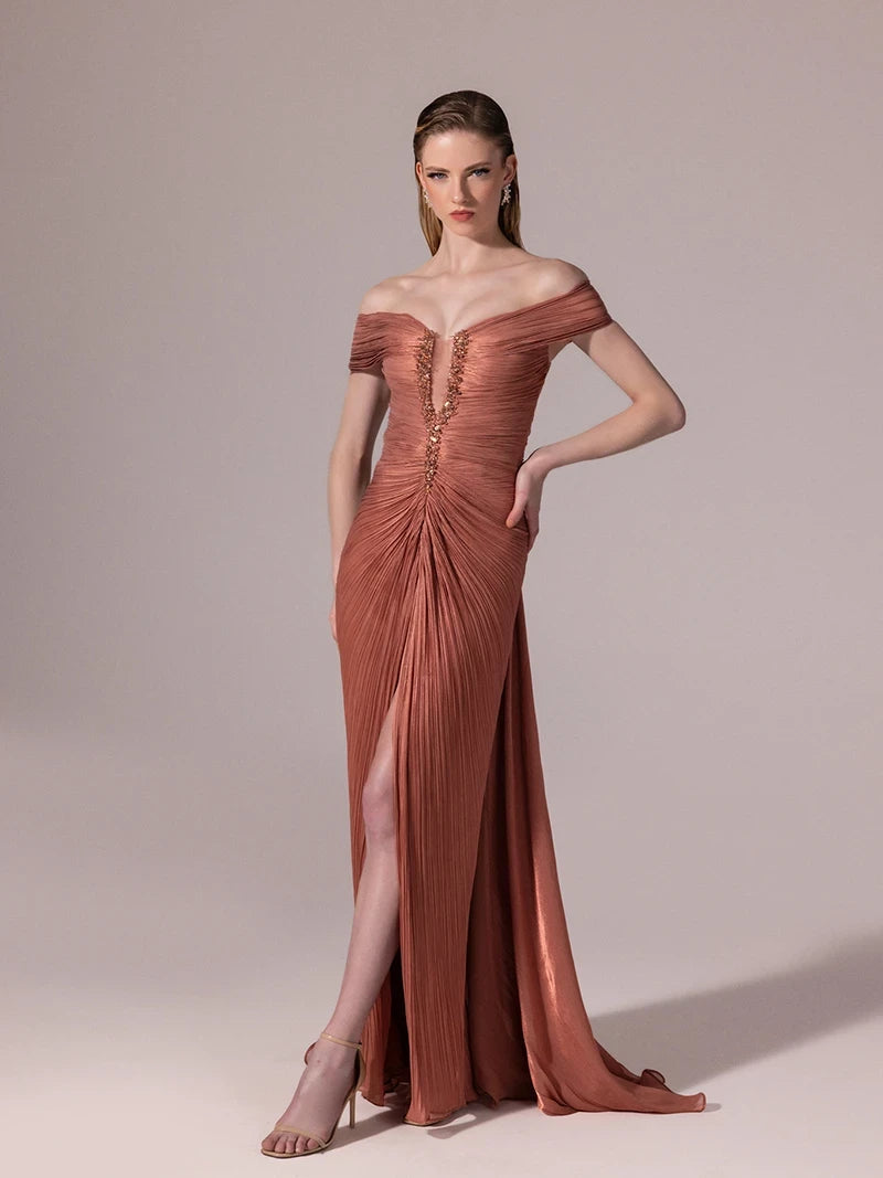 Önü İşlemeli Omuz Detaylı Pliseli Camel rengi Uzun Elbise