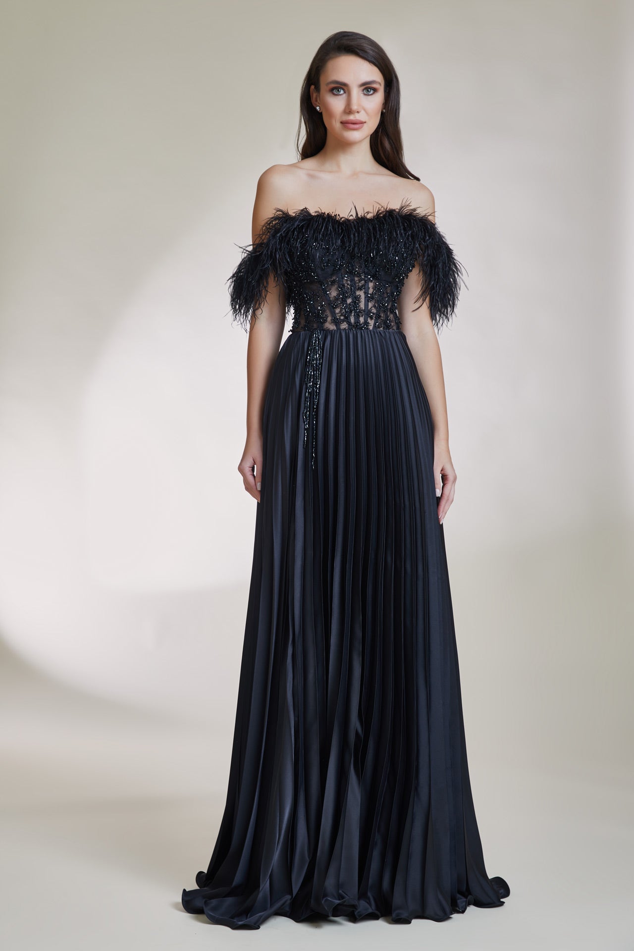 Otriş Detaylı Düşük Omuzlu Piliseli Uzun Elbise 9071