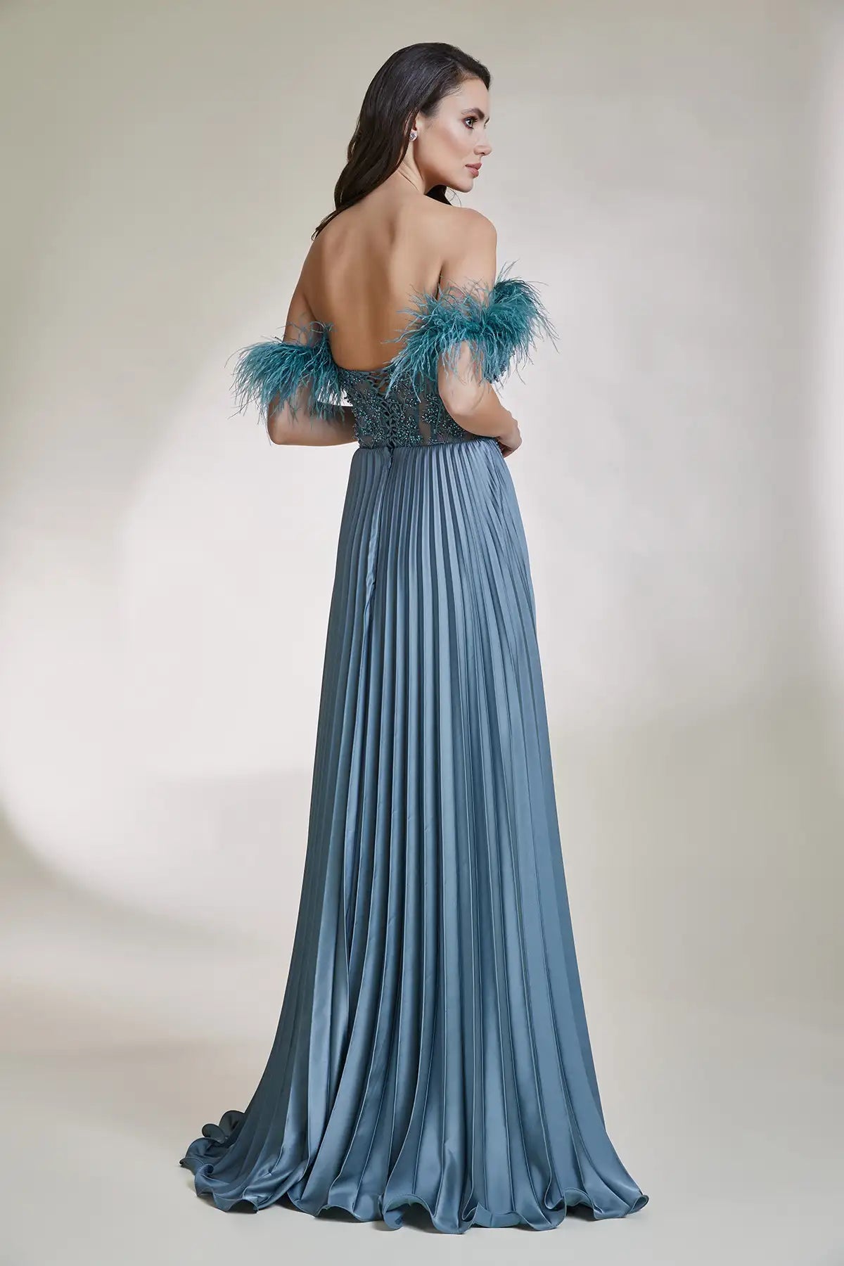 Otriş Detaylı Düşük Omuzlu Piliseli Uzun Elbise 9071