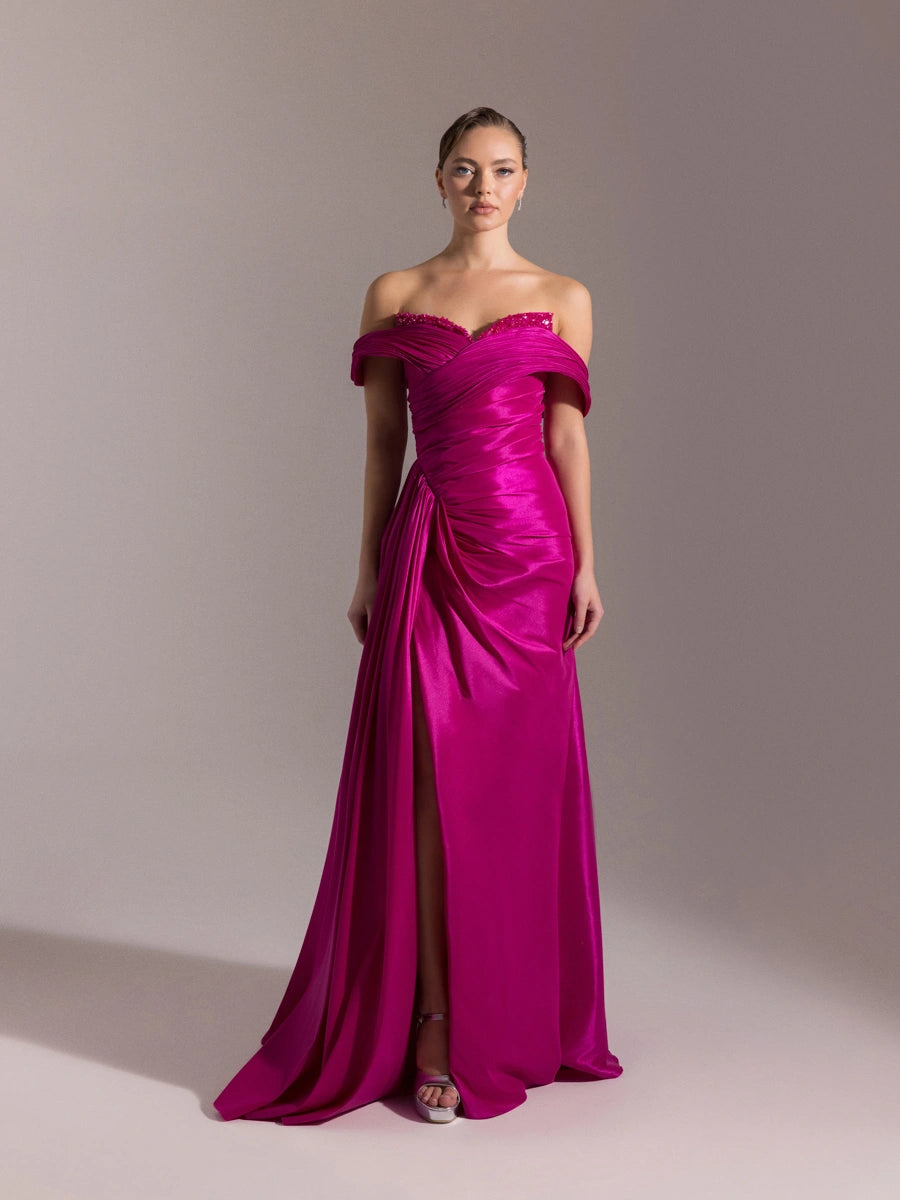 Fuşya Renk Göğüsü İşlemeli Yırtmaçlı Pliseli Uzun Abiye Elbise 2