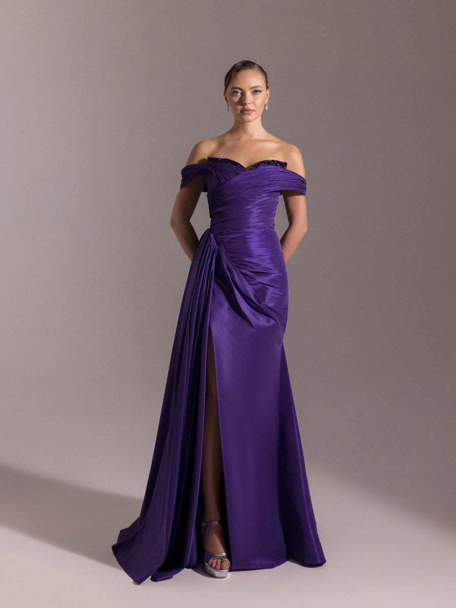 Mor Renk Göğüsü İşlemeli Yırtmaçlı Pliseli Uzun Abiye Elbise 3