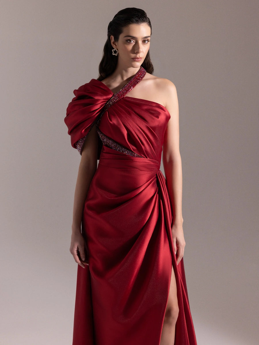 A25025-Asimetrik Kesim Şerit Taş Detaylı Drapeli Balık Abiye Elbise