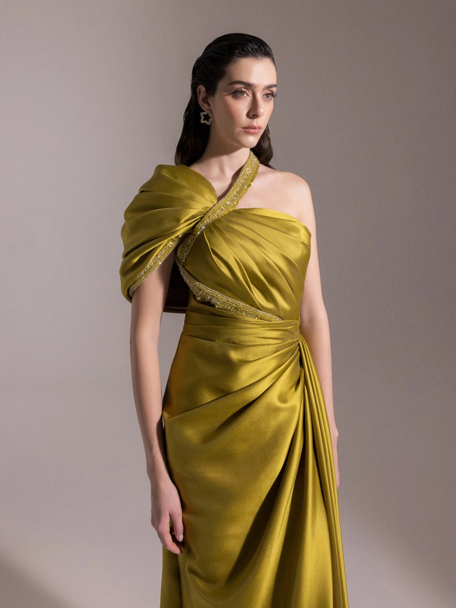 A25025-Asimetrik Kesim Şerit Taş Detaylı Drapeli Balık Abiye Elbise