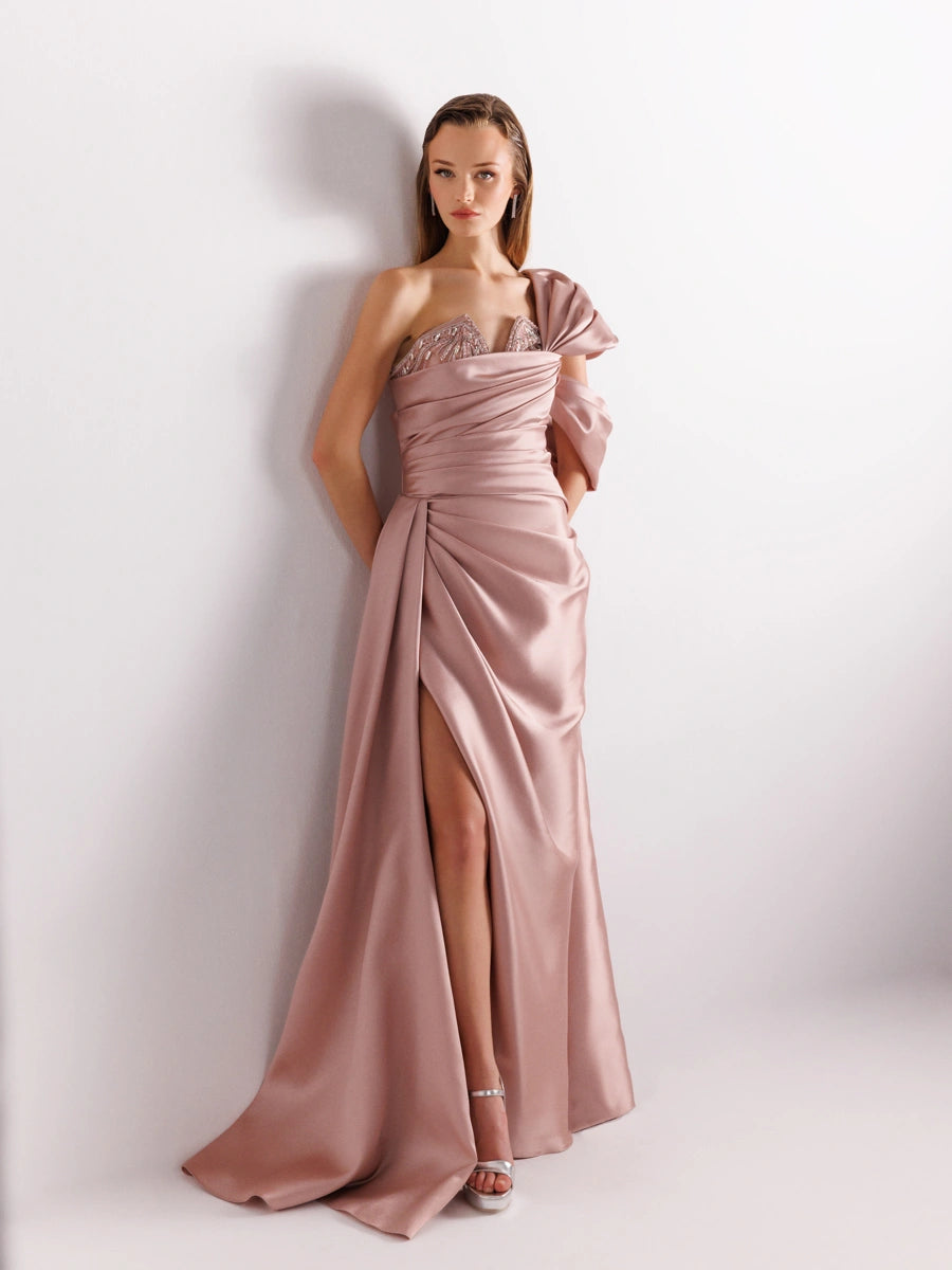 A25038-Straplez Göğüsü İşlemeli Yırtmaçlı Balık Abiye Elbise