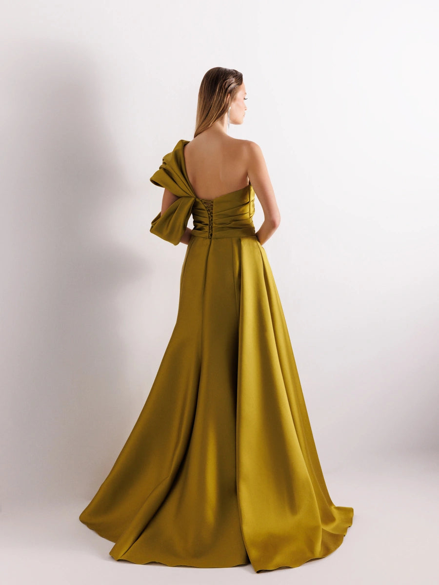 A25038-Straplez Göğüsü İşlemeli Yırtmaçlı Balık Abiye Elbise