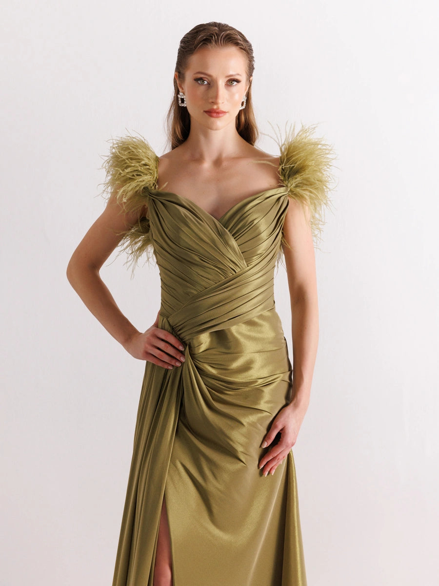 A25058-Omuzları Otrişli Yırtmaçlı Balık Abiye Elbise