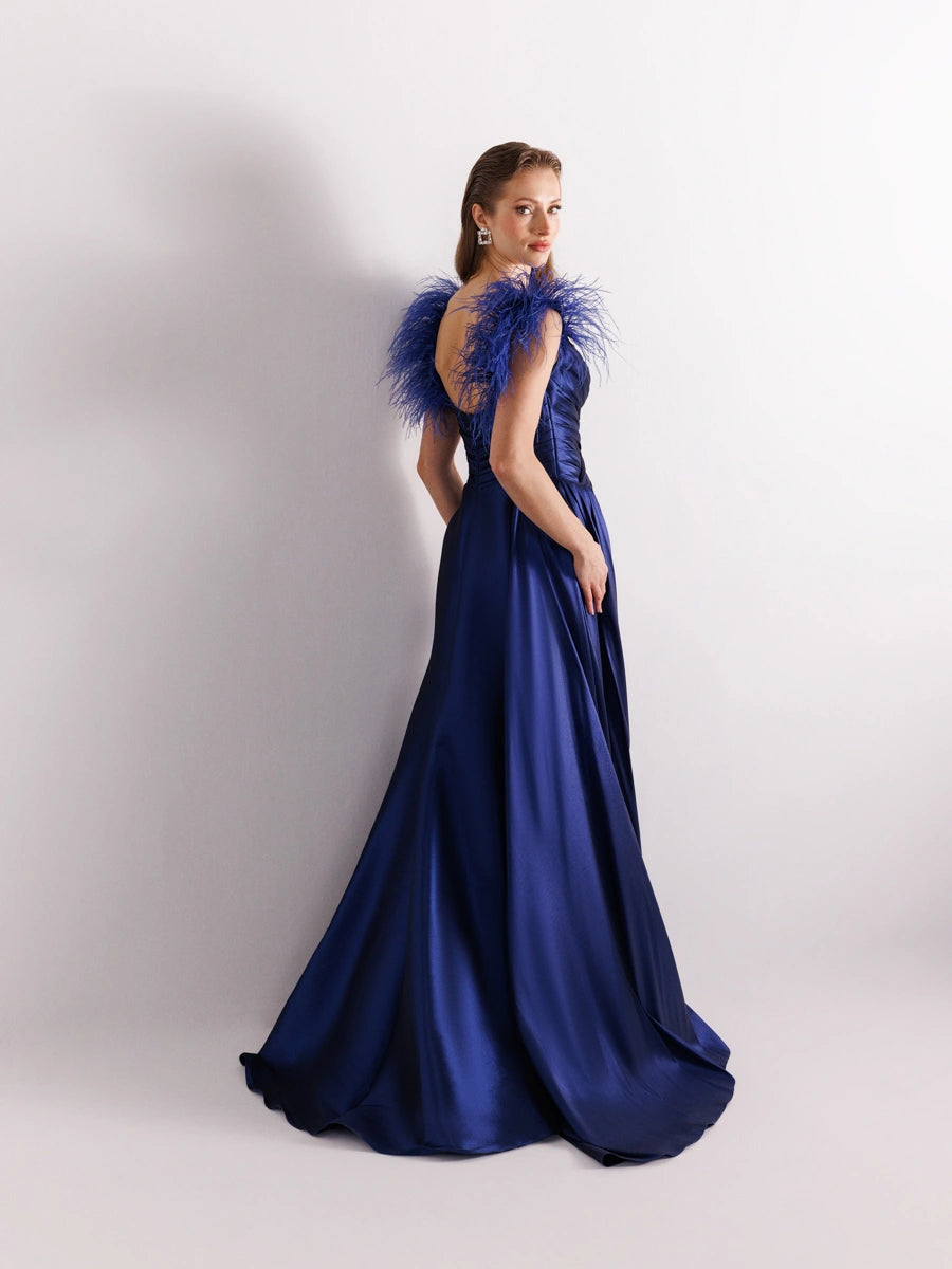 A25058-Omuzları Otrişli Yırtmaçlı Balık Abiye Elbise