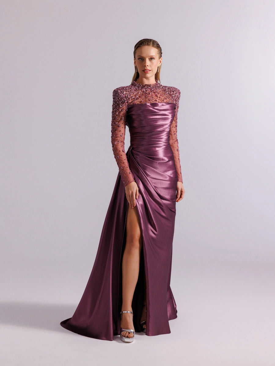 A25067-Straplez Görünümlü Tüm Dekoltesi Taş Detaylı Yırtmaçlı Elbise