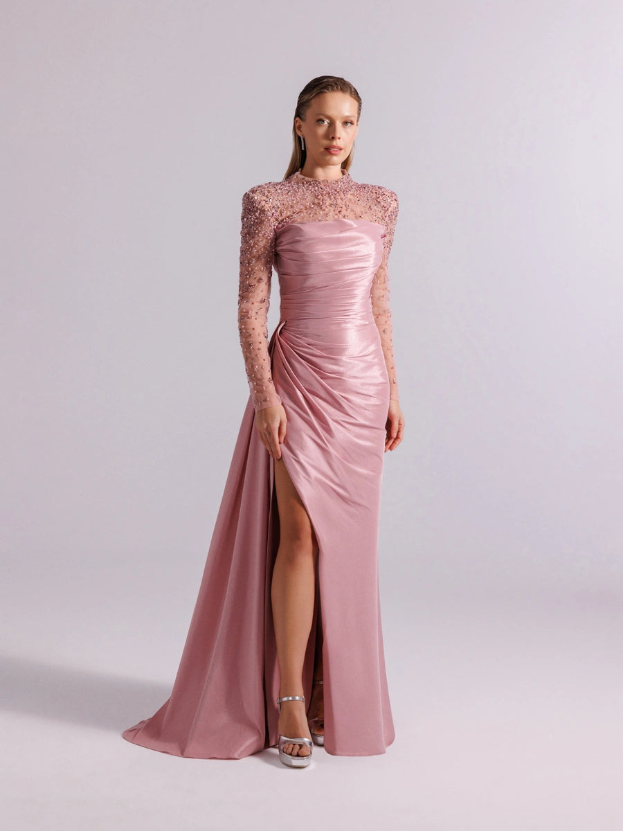 Straplez Görünümlü Tüm Dekoltesi Taş Detaylı Yırtmaçlı Elbise Pudra 2