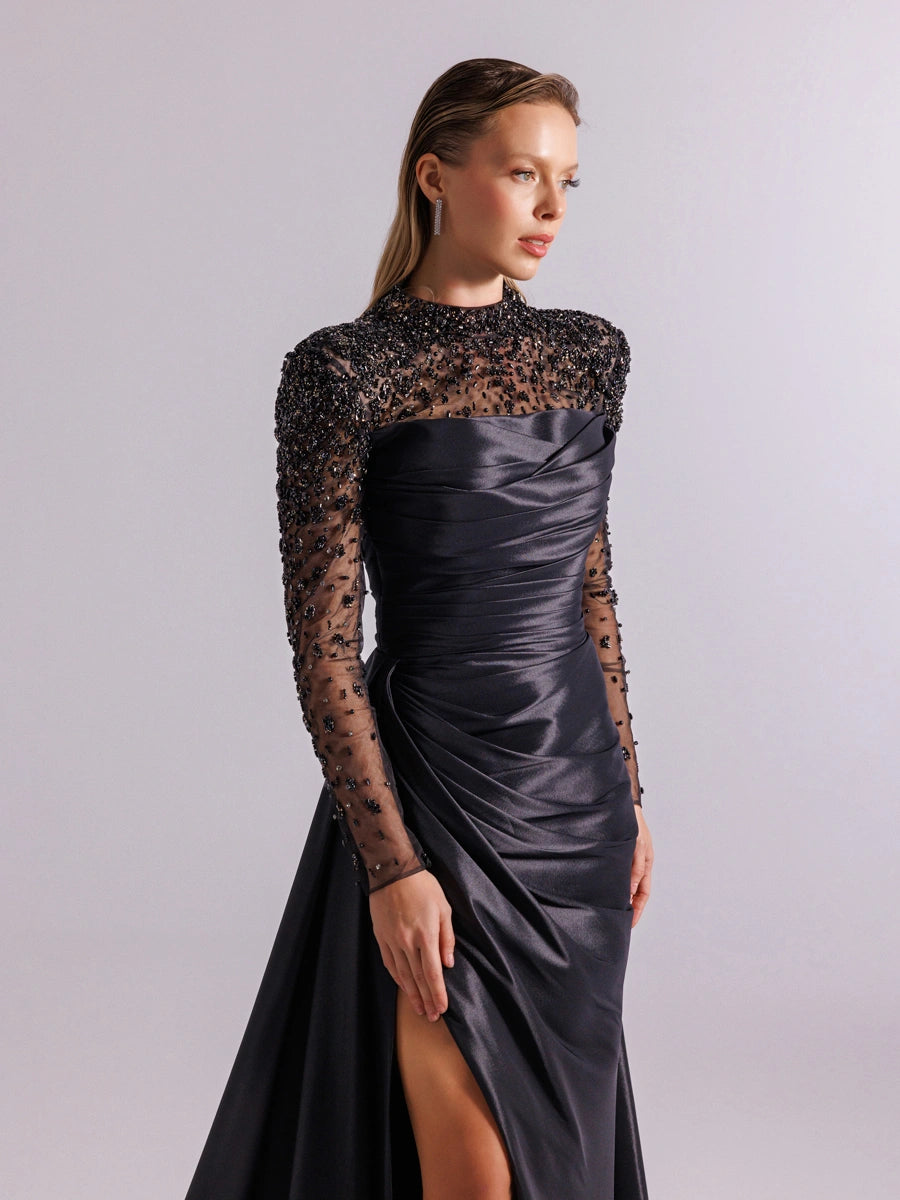 A25067-Straplez Görünümlü Tüm Dekoltesi Taş Detaylı Yırtmaçlı Elbise