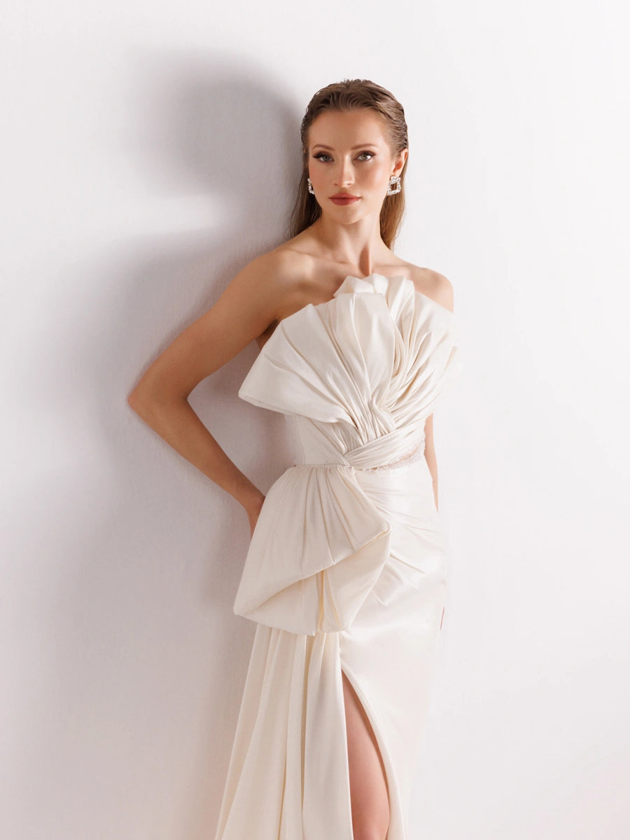 A25070-Straplez Beli Taş Detaylı Yırtmaçlı Balık Abiye Elbise