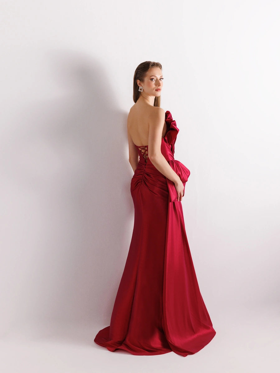 A25070-Straplez Beli Taş Detaylı Yırtmaçlı Balık Abiye Elbise