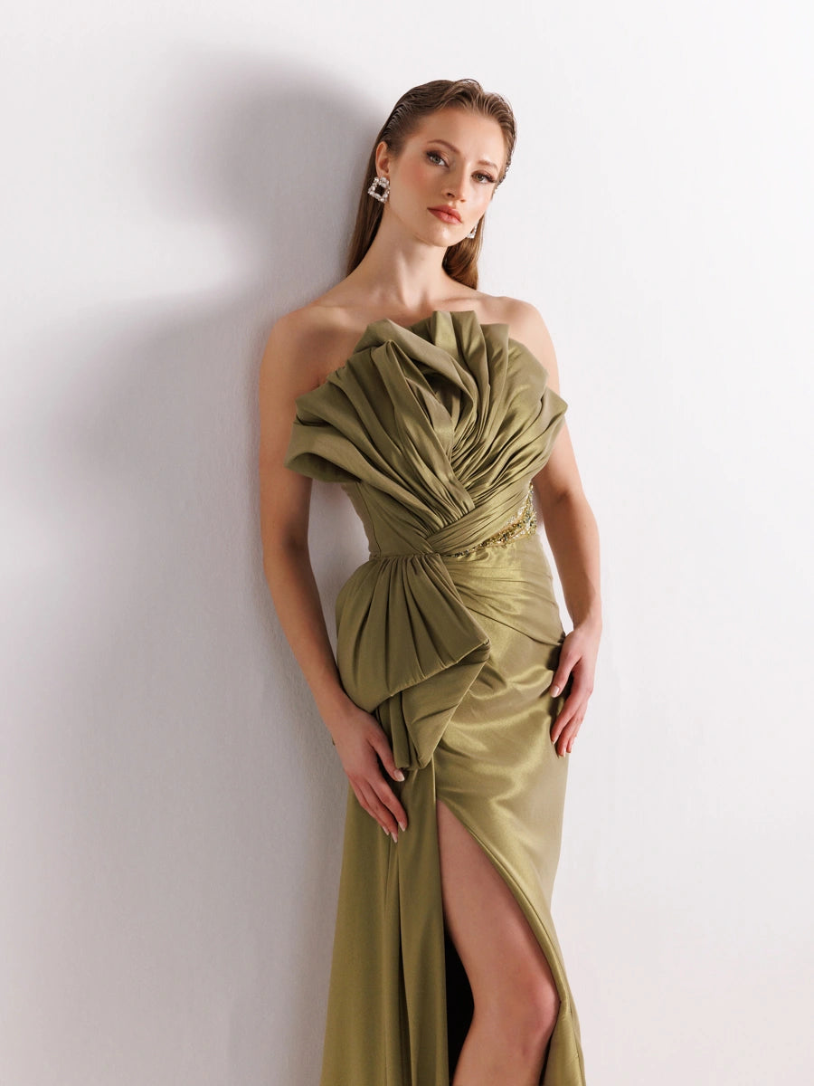 A25070-Straplez Beli Taş Detaylı Yırtmaçlı Balık Abiye Elbise