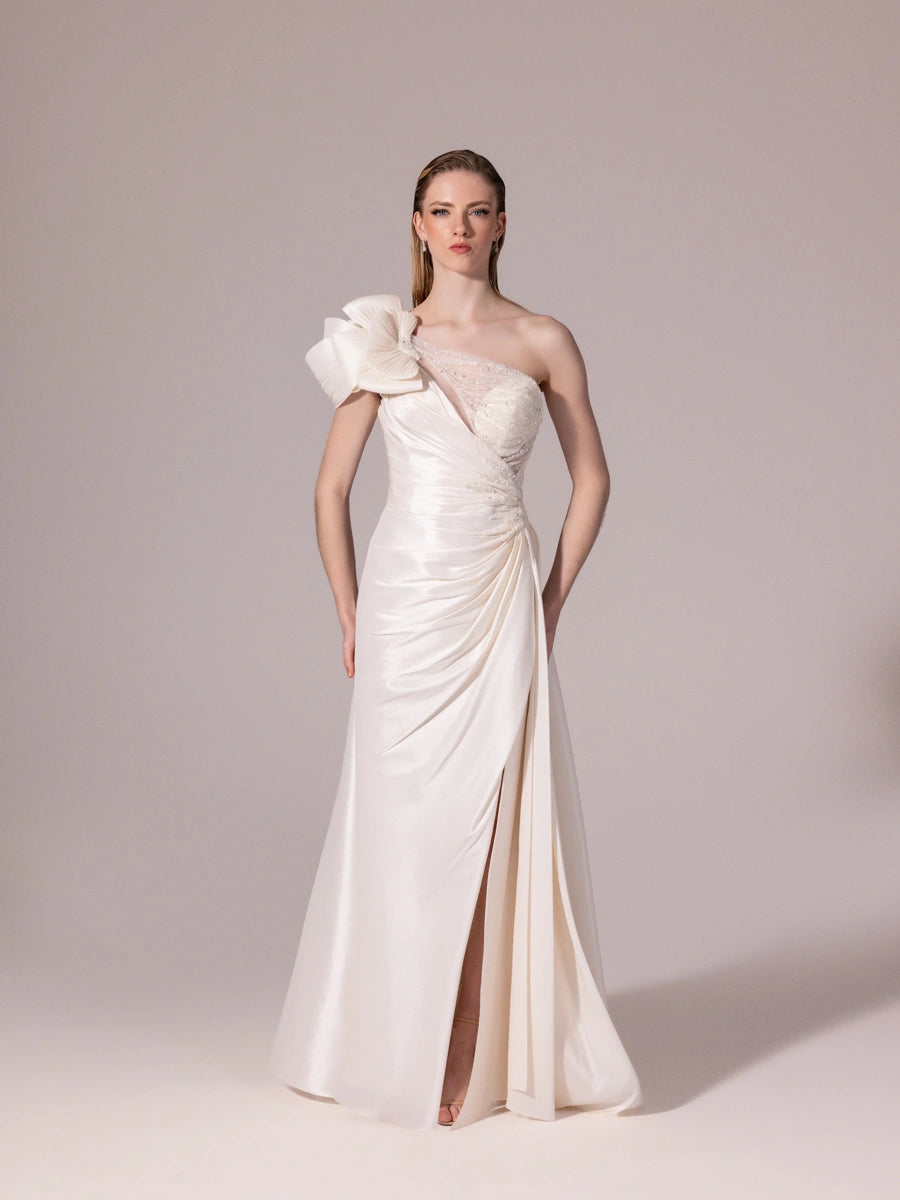 A25085-Asimetrik Kesim Göğsü İşlemeli Yırtmaçlı Balık Abiye Elbise