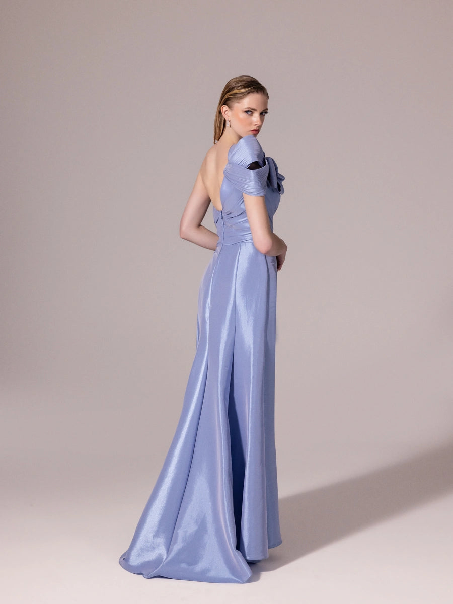 A25085-Asimetrik Kesim Göğsü İşlemeli Yırtmaçlı Balık Abiye Elbise