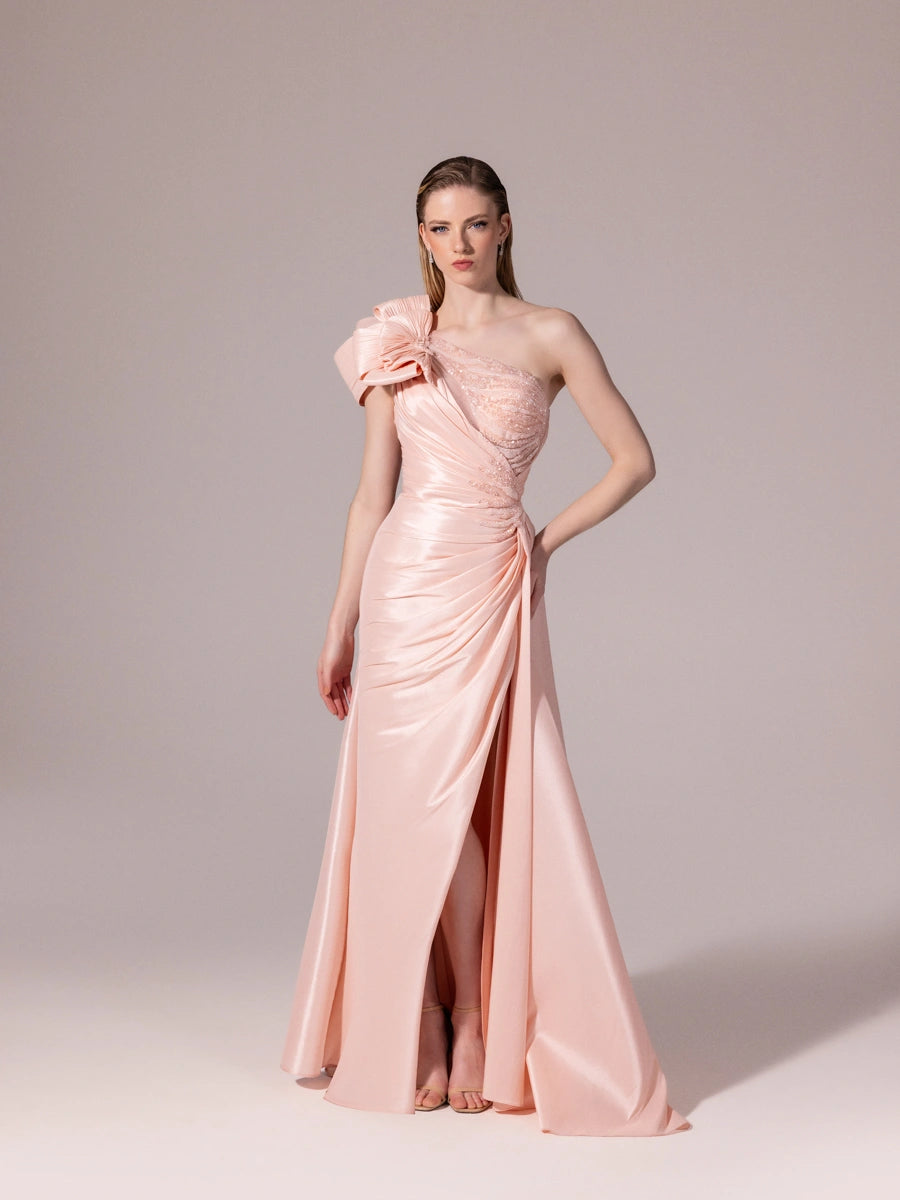 A25085-Asimetrik Kesim Göğsü İşlemeli Yırtmaçlı Balık Abiye Elbise