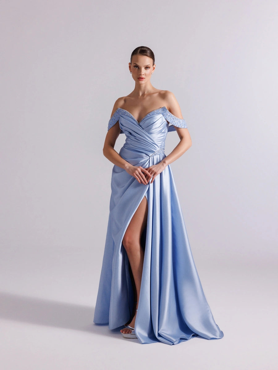 A25095-Kolları İşlemeli Yırtmaçlı Drapeli Balık Abiye Elbise