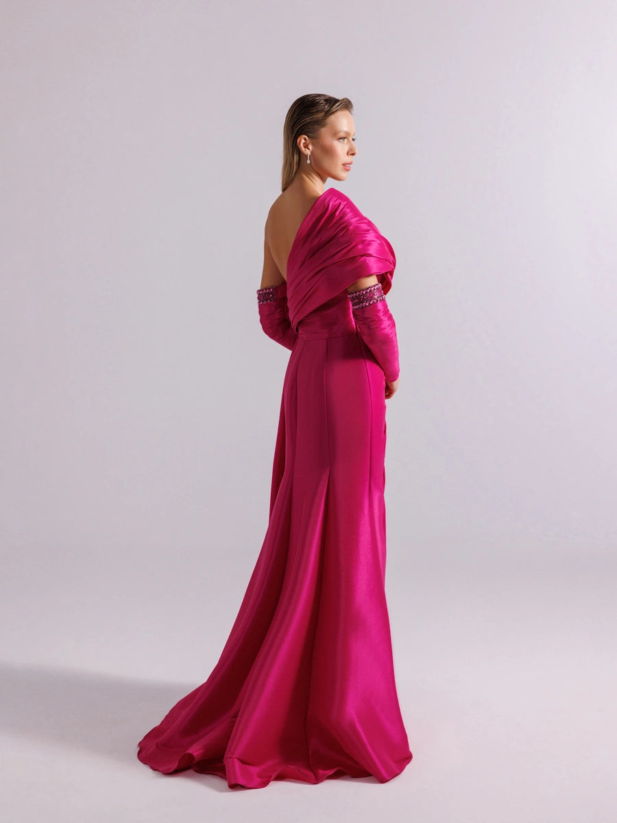 A25102-Straplez Tek Omuz Göğüsü ve kolları İşleme Detaylı Balık Abiye