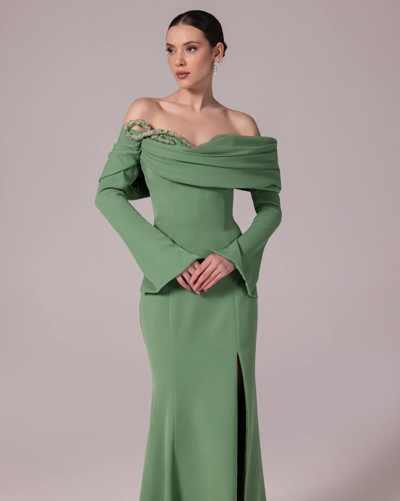 A25182-Yakası Taş Detaylı Yırtmaçlı Balık Abiye Elbise - Kenzel