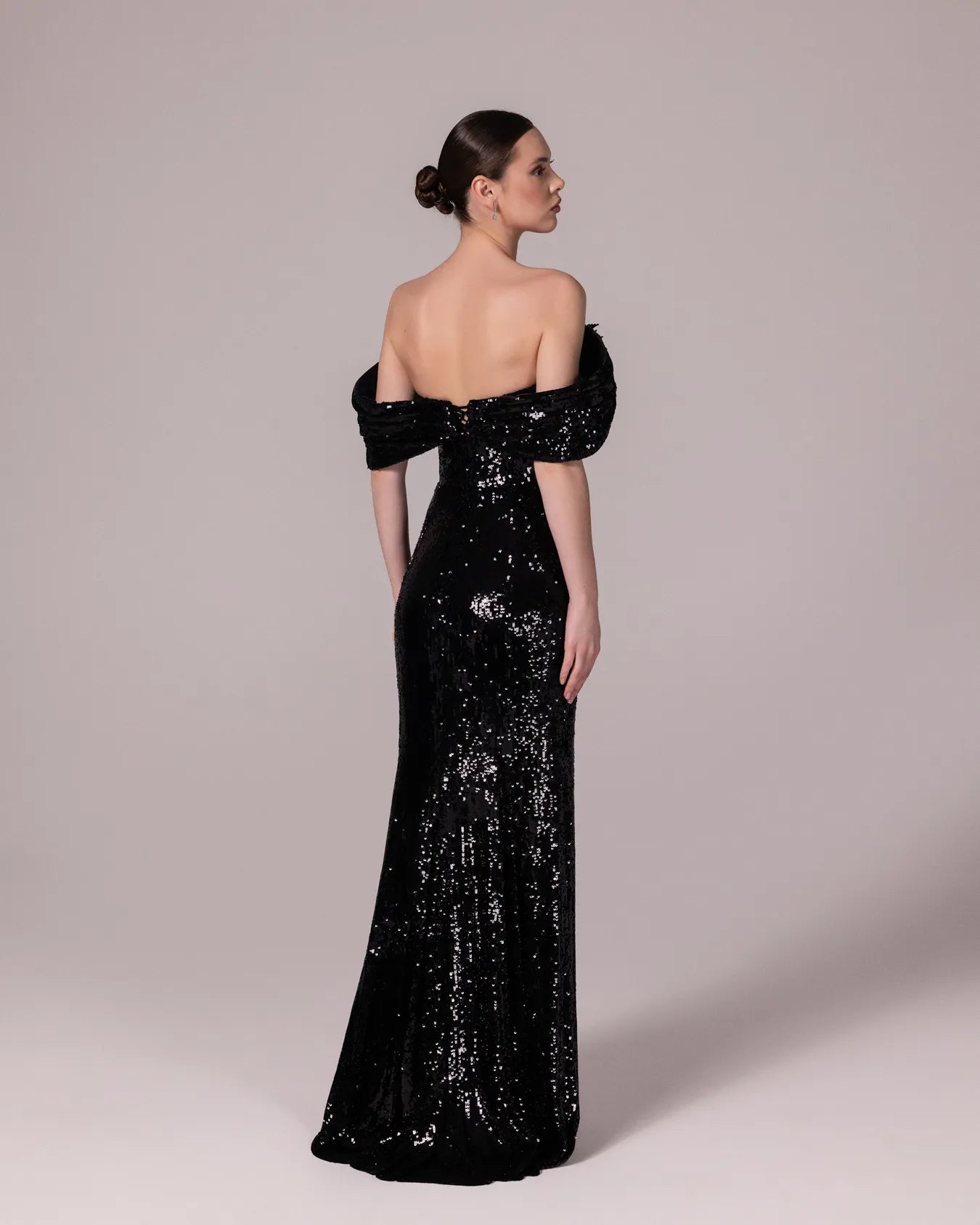 A25184-Degaje Yaka Detaylı Uzun Payet Elbise