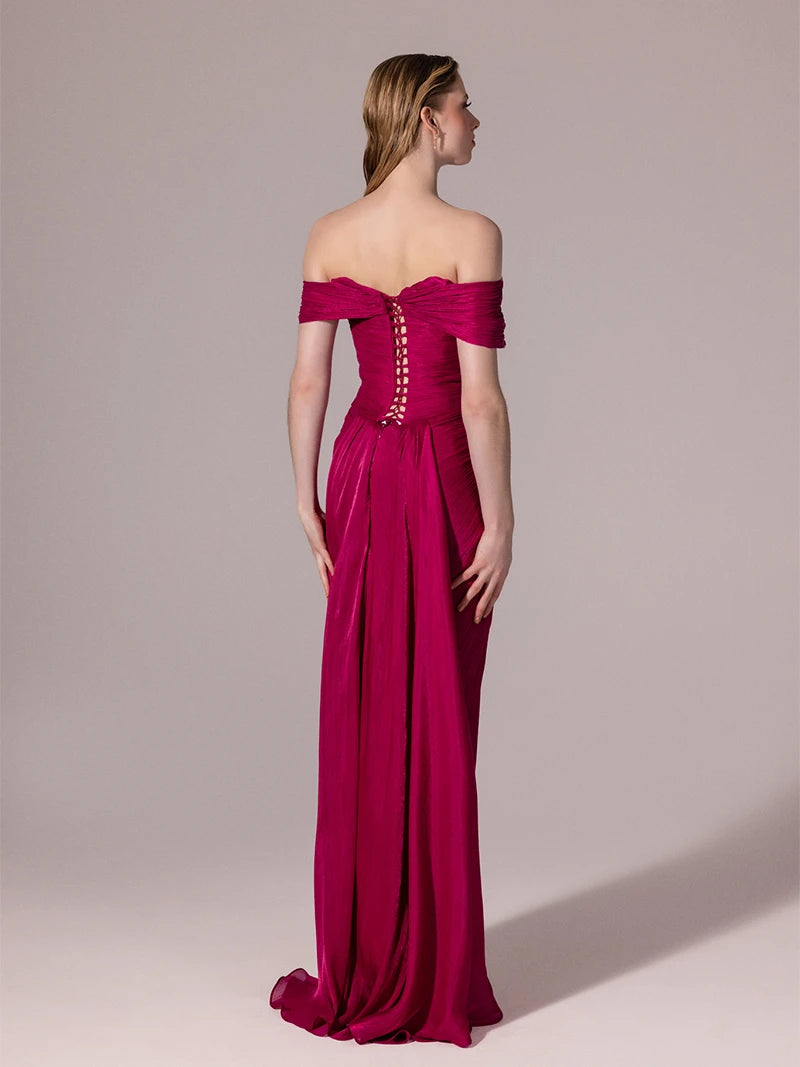 A25189-Önü İşlemeli Omuz Detaylı Pliseli Uzun Elbise