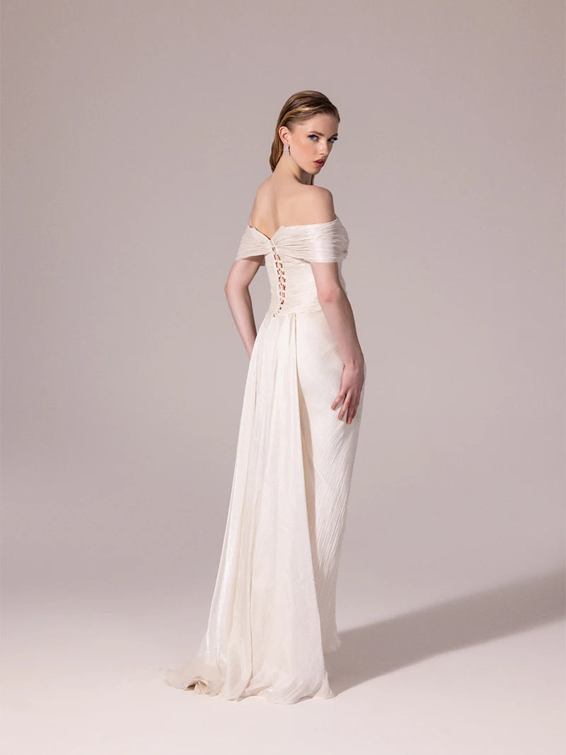 A25189-Önü İşlemeli Omuz Detaylı Pliseli Uzun Elbise