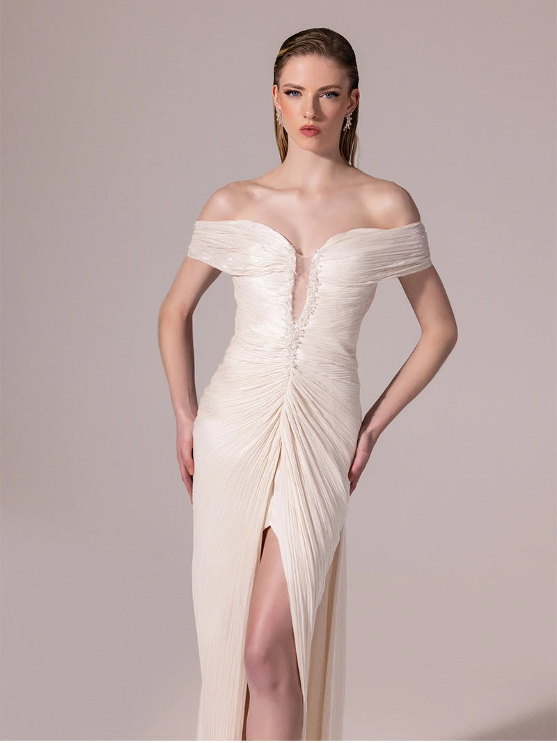 A25189-Önü İşlemeli Omuz Detaylı Pliseli Uzun Elbise