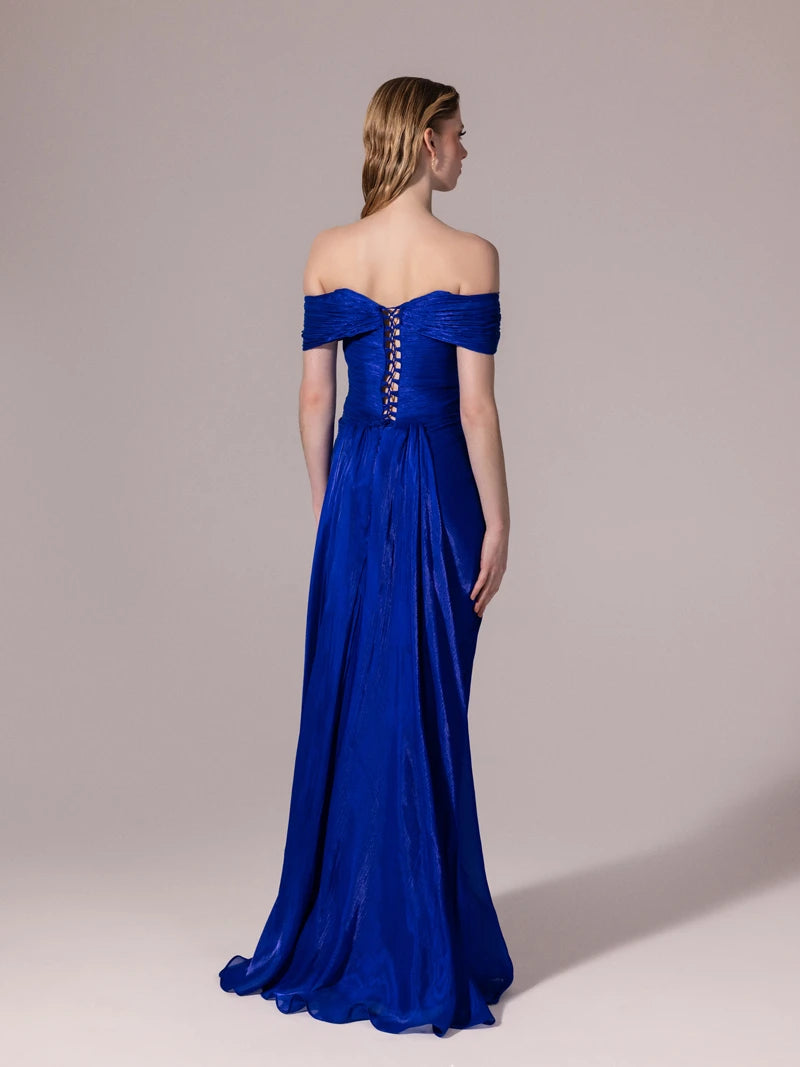 A25189-Önü İşlemeli Omuz Detaylı Pliseli Uzun Elbise