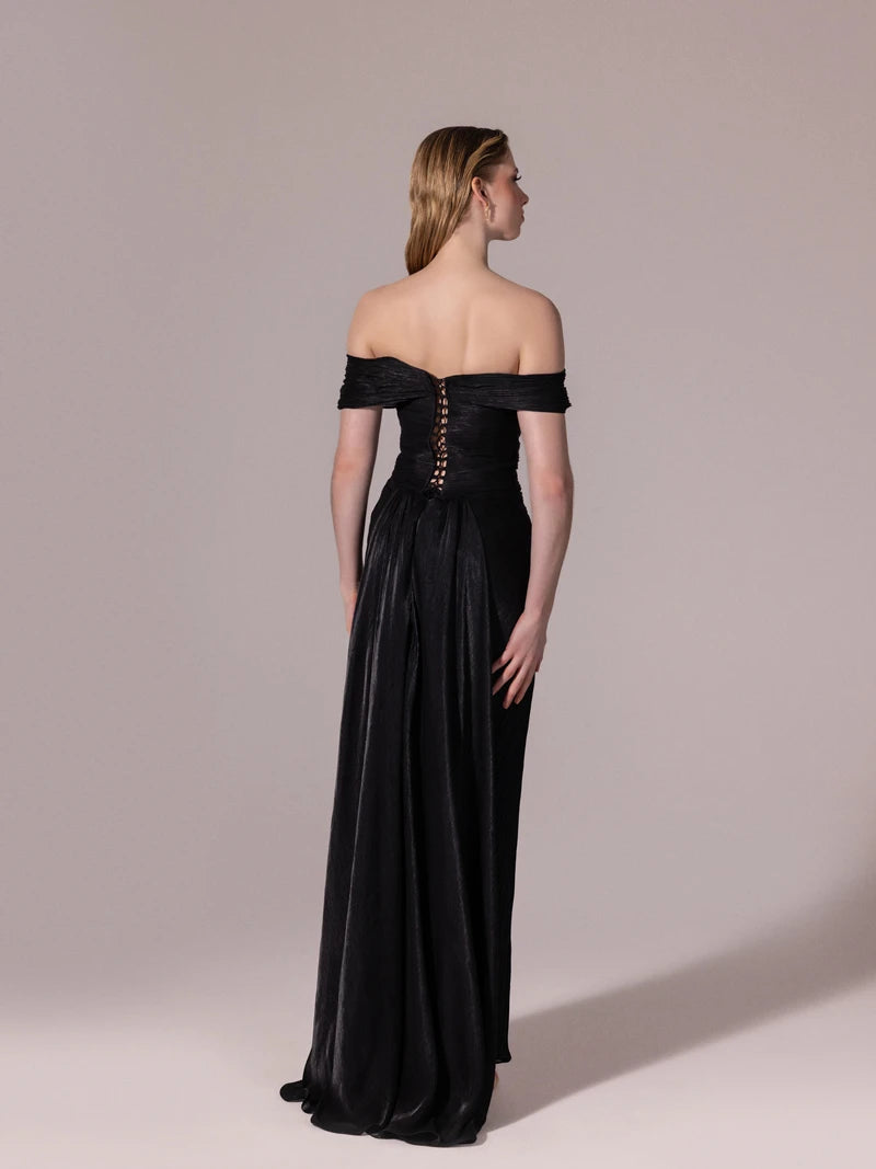 A25189-Önü İşlemeli Omuz Detaylı Pliseli Uzun Elbise