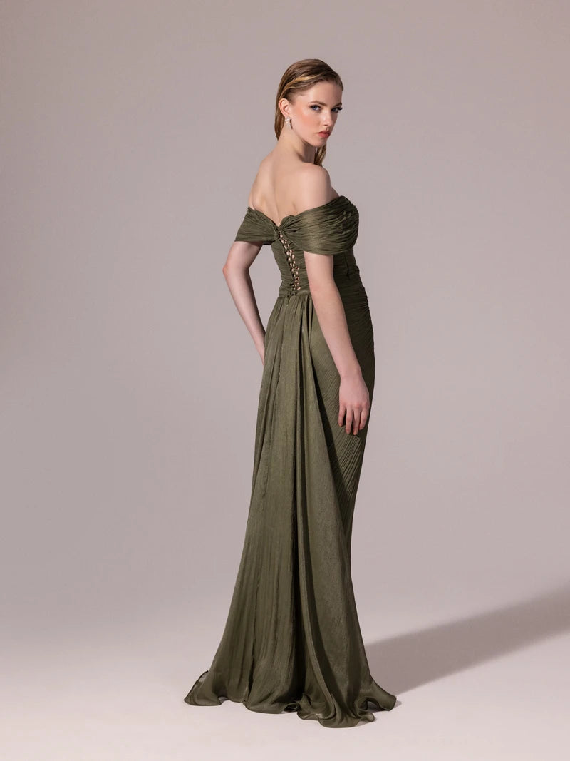 A25189-Önü İşlemeli Omuz Detaylı Pliseli Uzun Elbise