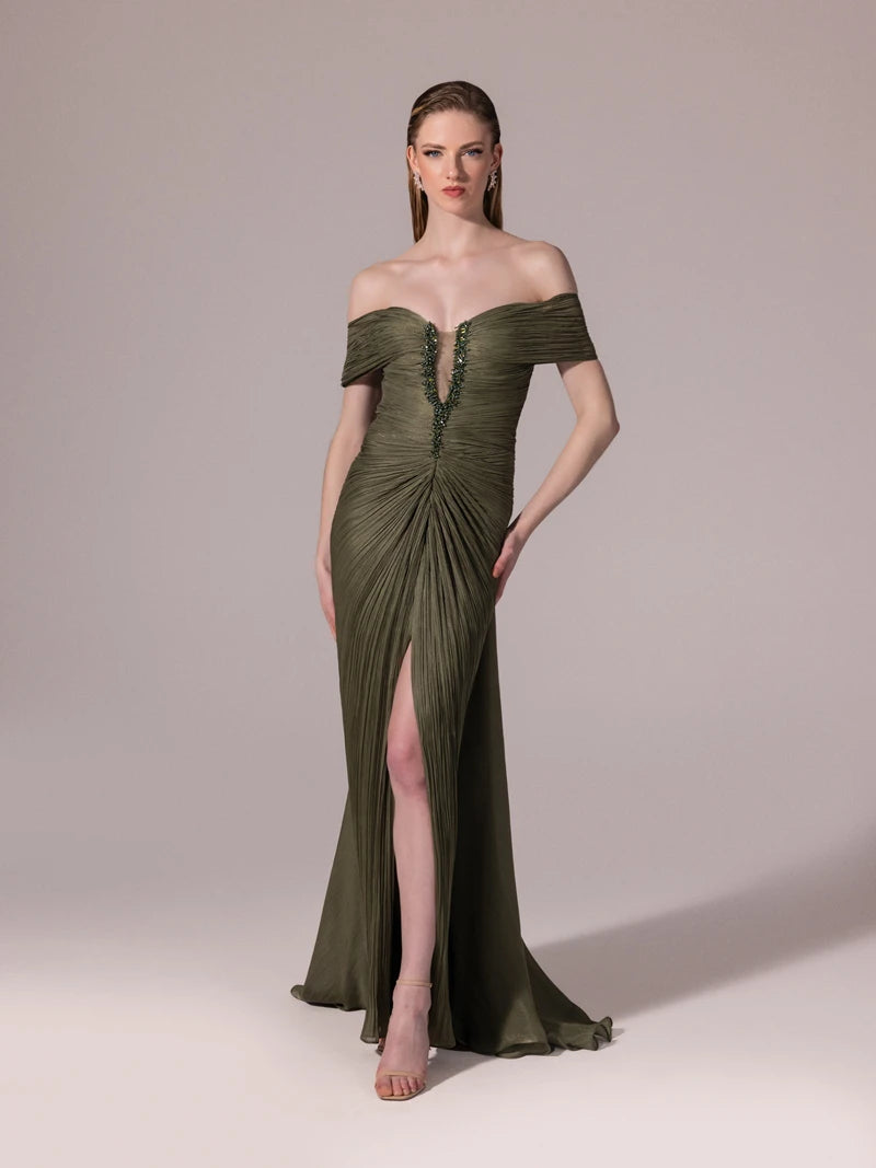 A25189-Önü İşlemeli Omuz Detaylı Pliseli Uzun Elbise