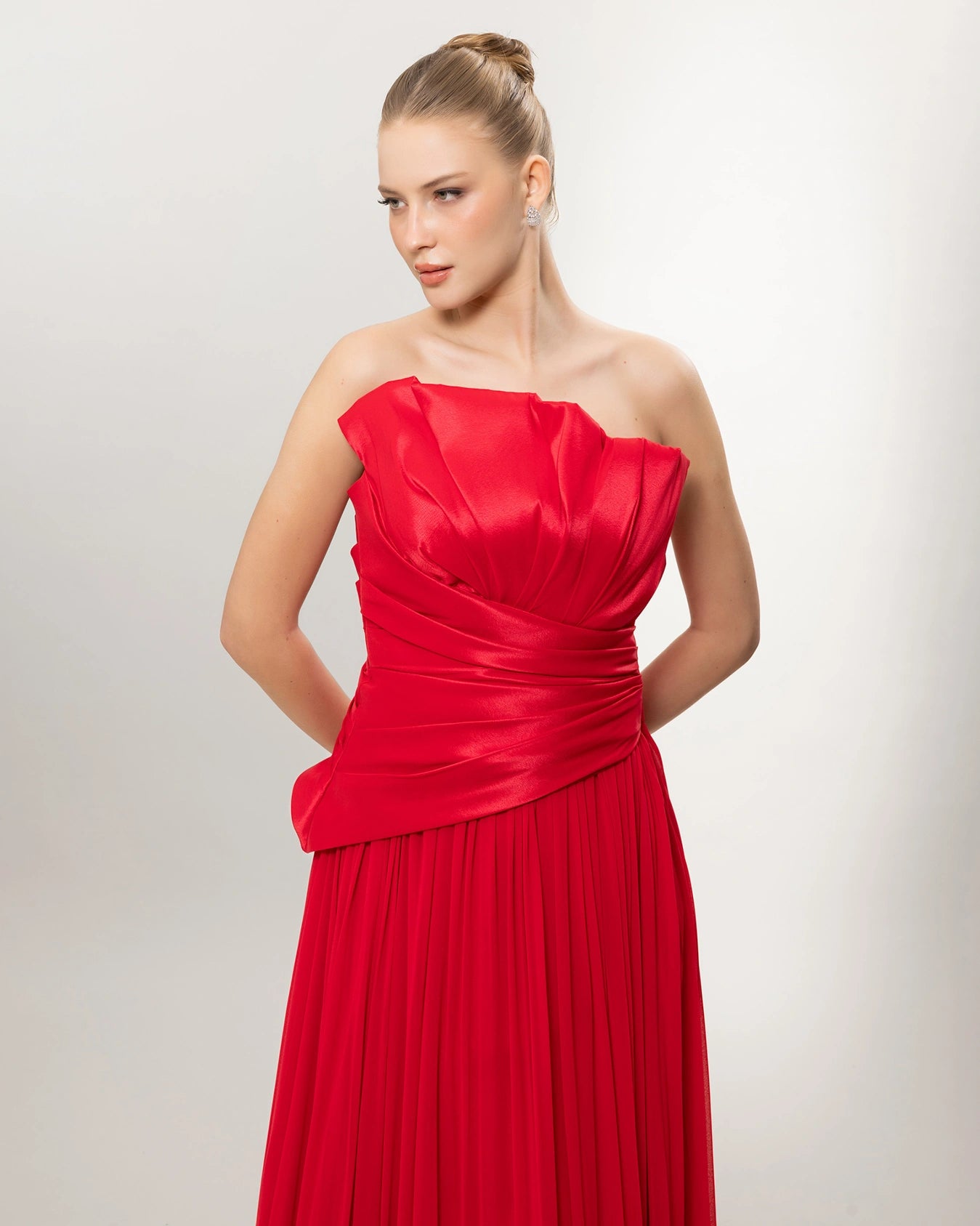 A26027-Straplez Drapeli Pileli Uzun Abiye Elbise