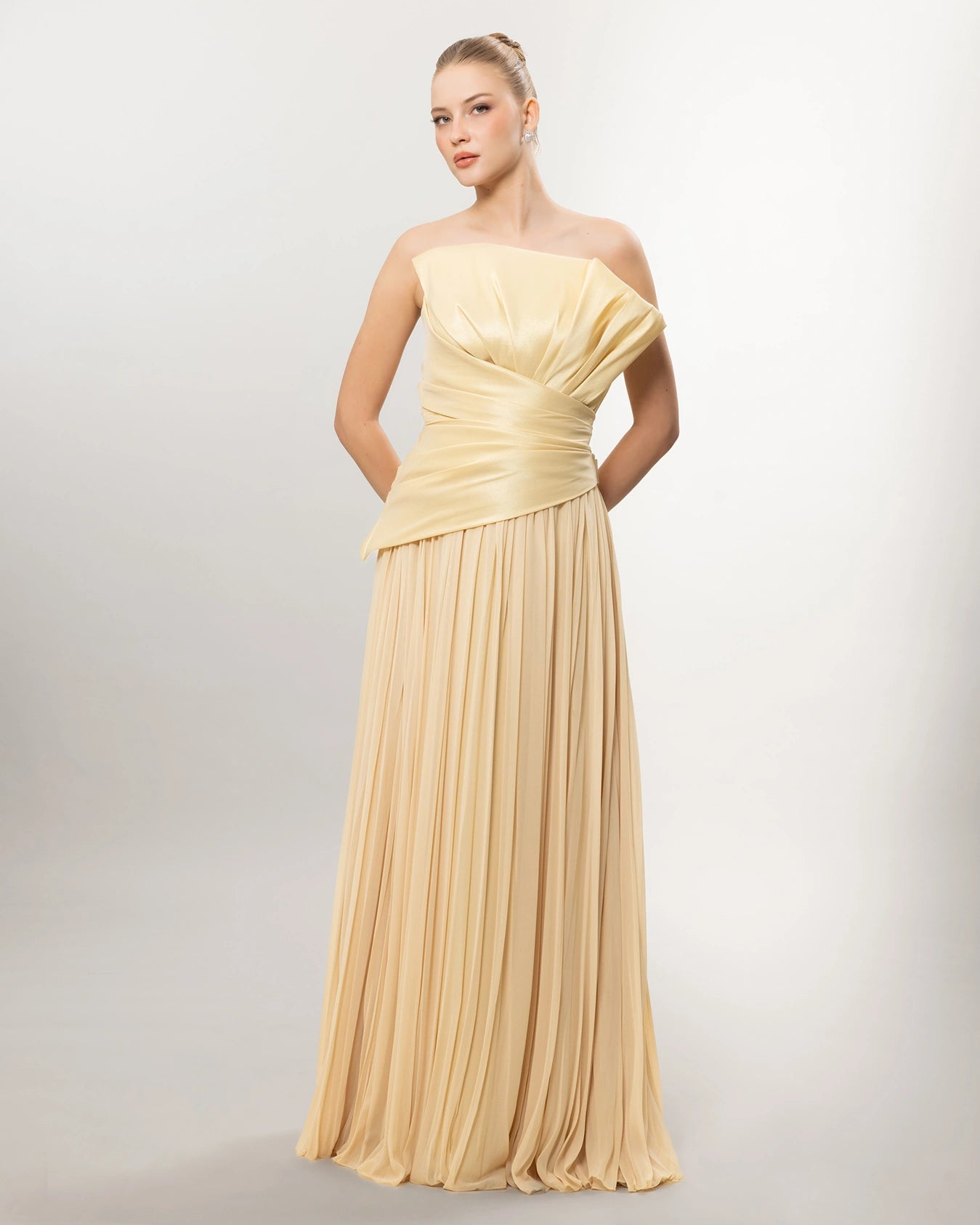 A26027-Straplez Drapeli Pileli Uzun Abiye Elbise