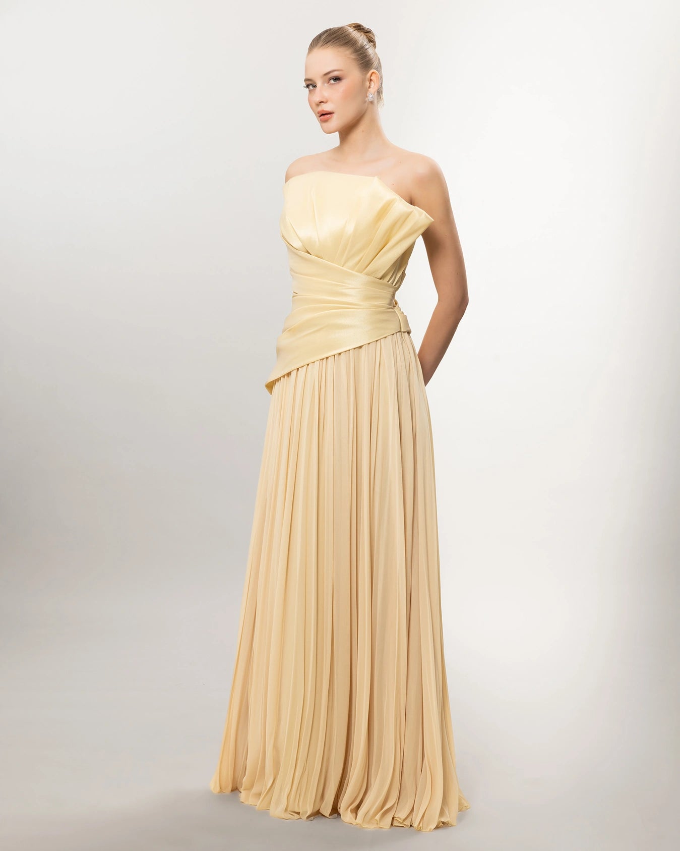 A26027-Straplez Drapeli Pileli Uzun Abiye Elbise