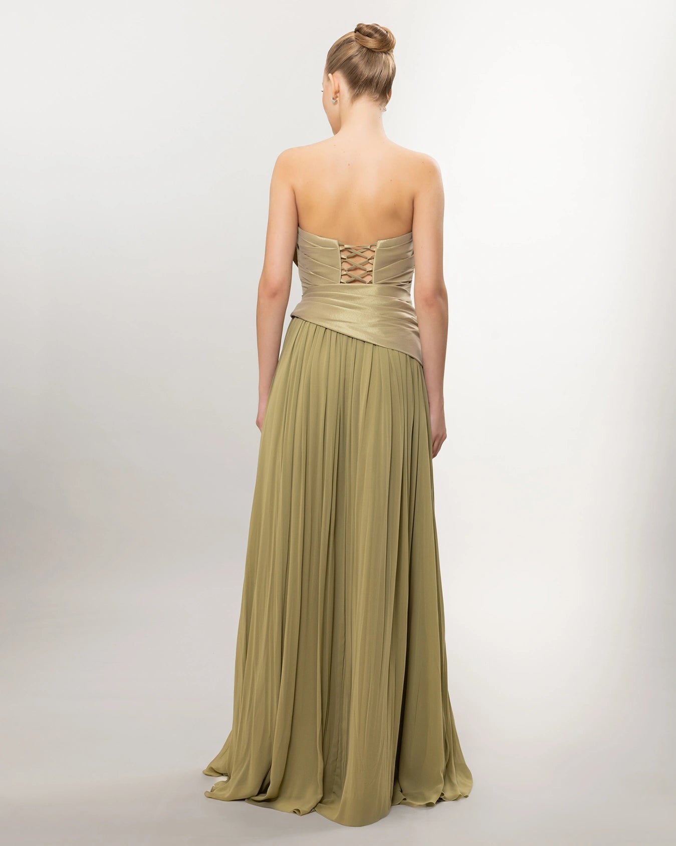 A26027-Straplez Drapeli Pileli Uzun Abiye Elbise