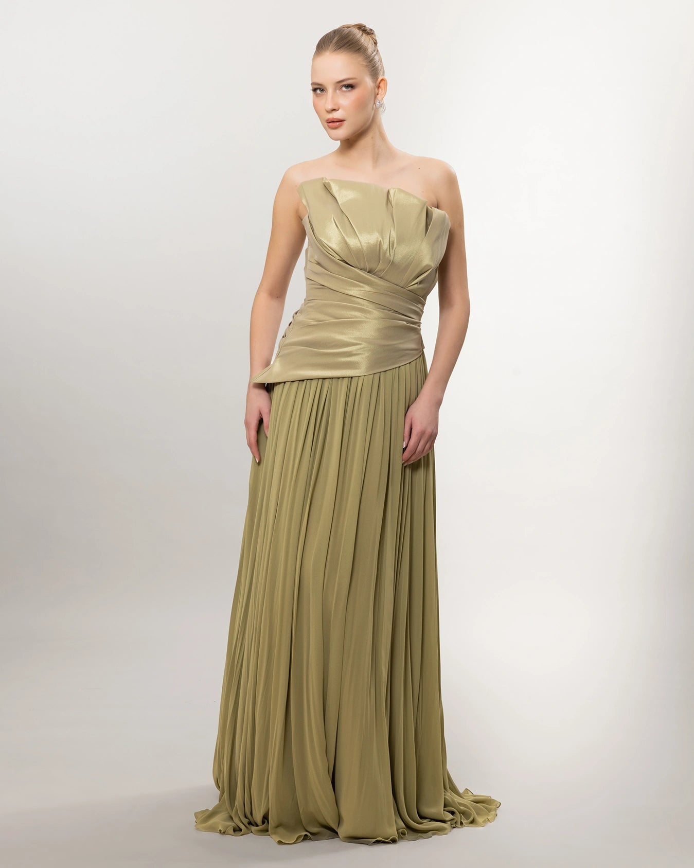 A26027-Straplez Drapeli Pileli Uzun Abiye Elbise